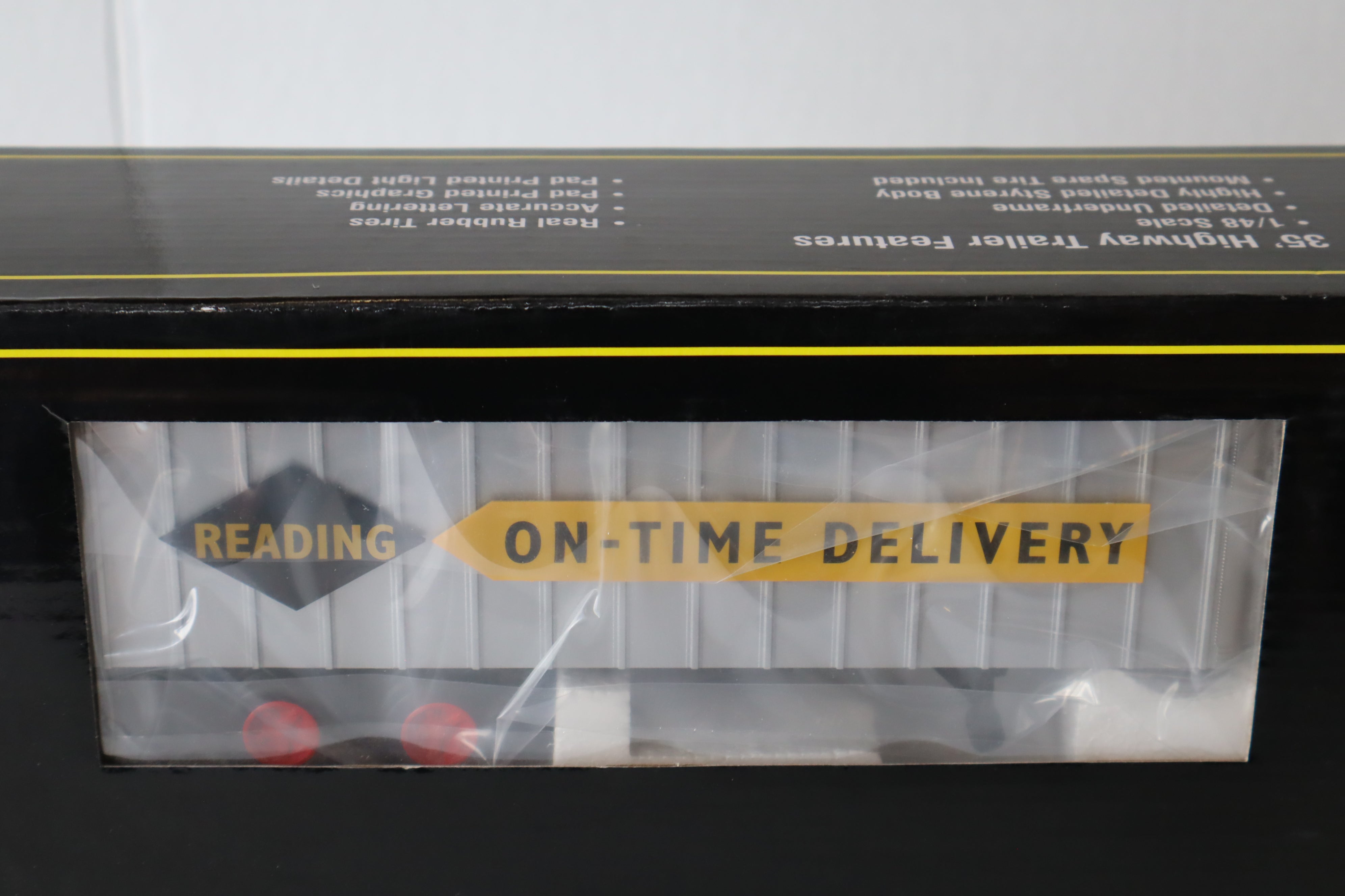Weaver U23004LD Reading/ Reading 50' Flat Car w/  35' Trailers #8904-Second hand-M8134