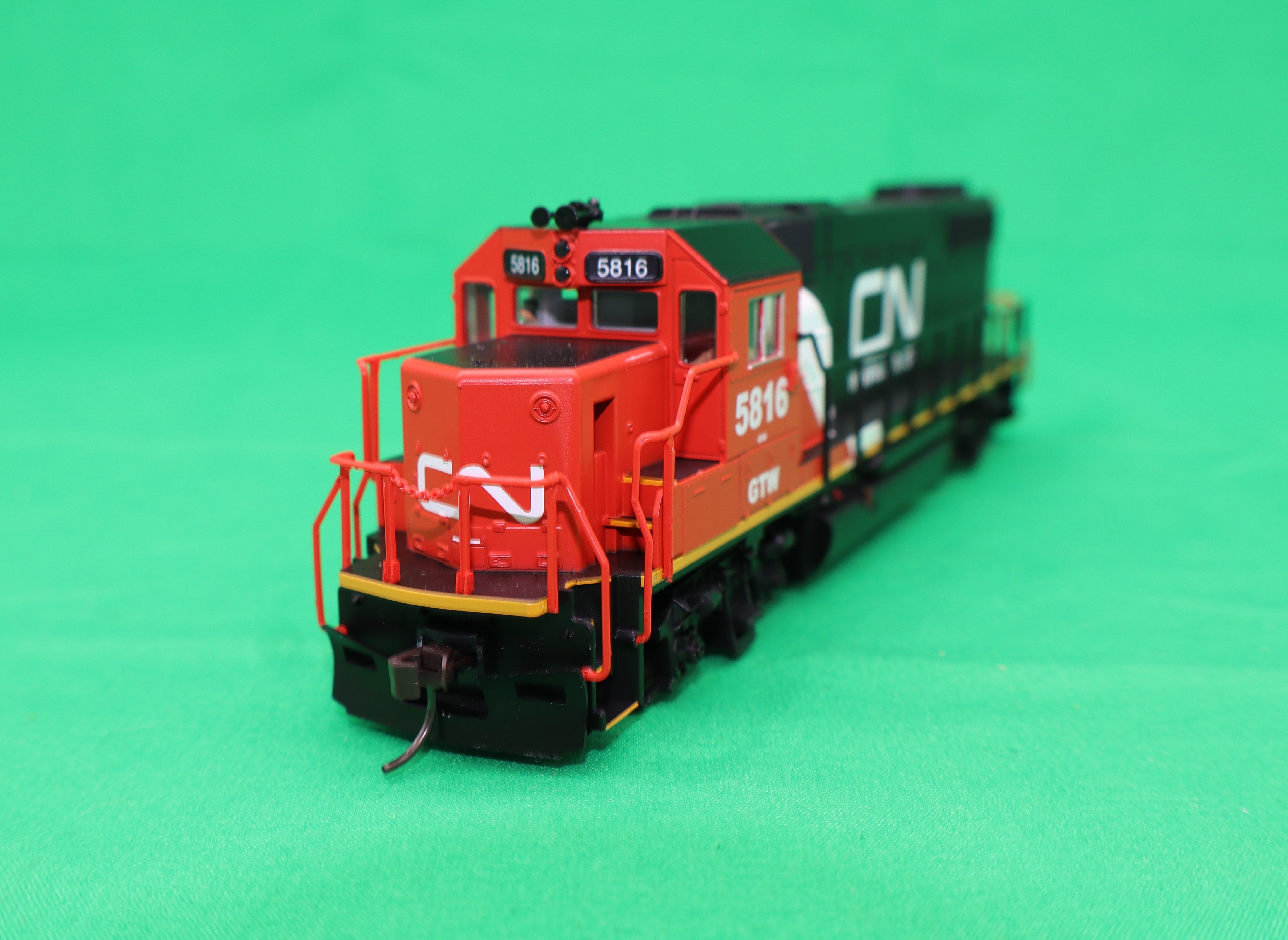 Atlas HO 10004572 - Trainman® - Gold Model -  GP38-2 Diesel Locomotive "Canadian National" #5816 (GTW)