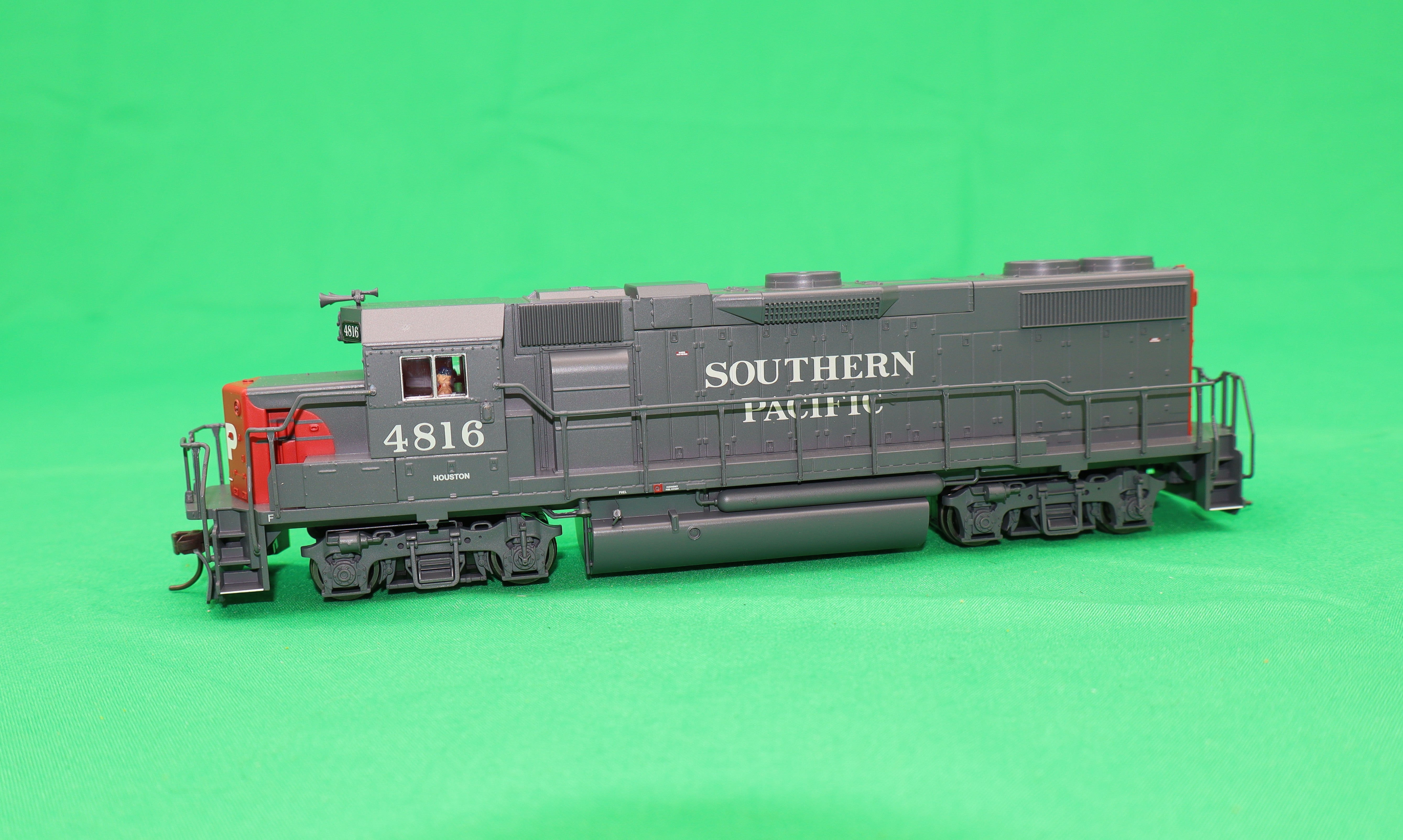 Atlas HO 10004584 - Trainman® - Gold Model -  GP38-2 Diesel Locomotive "Southern Pacific" #4816