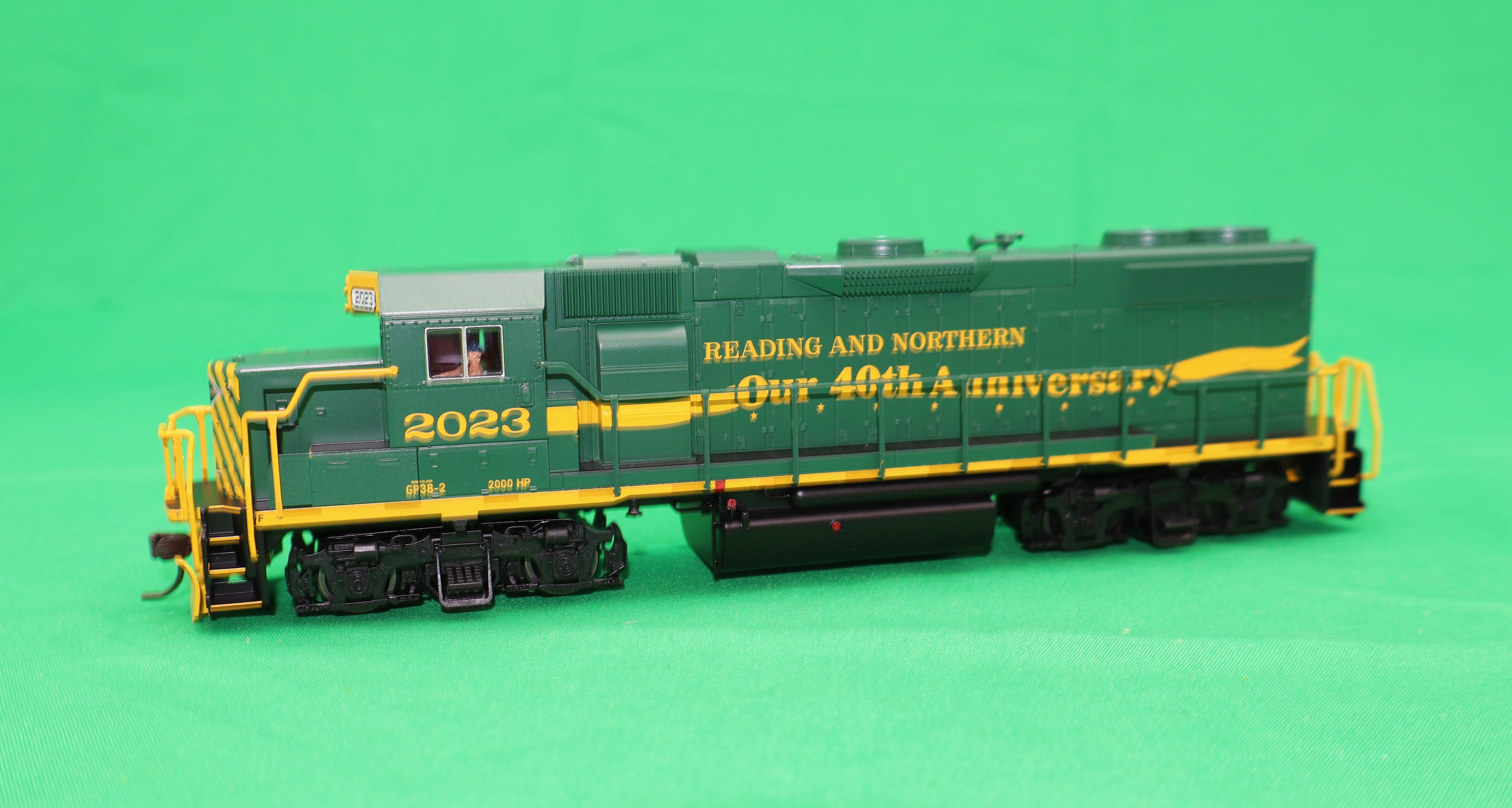Atlas HO 10004580 - Trainman® - Gold Model -  GP38-2 Diesel Locomotive "Reading & Northern" #2023 (40th Anniversary)