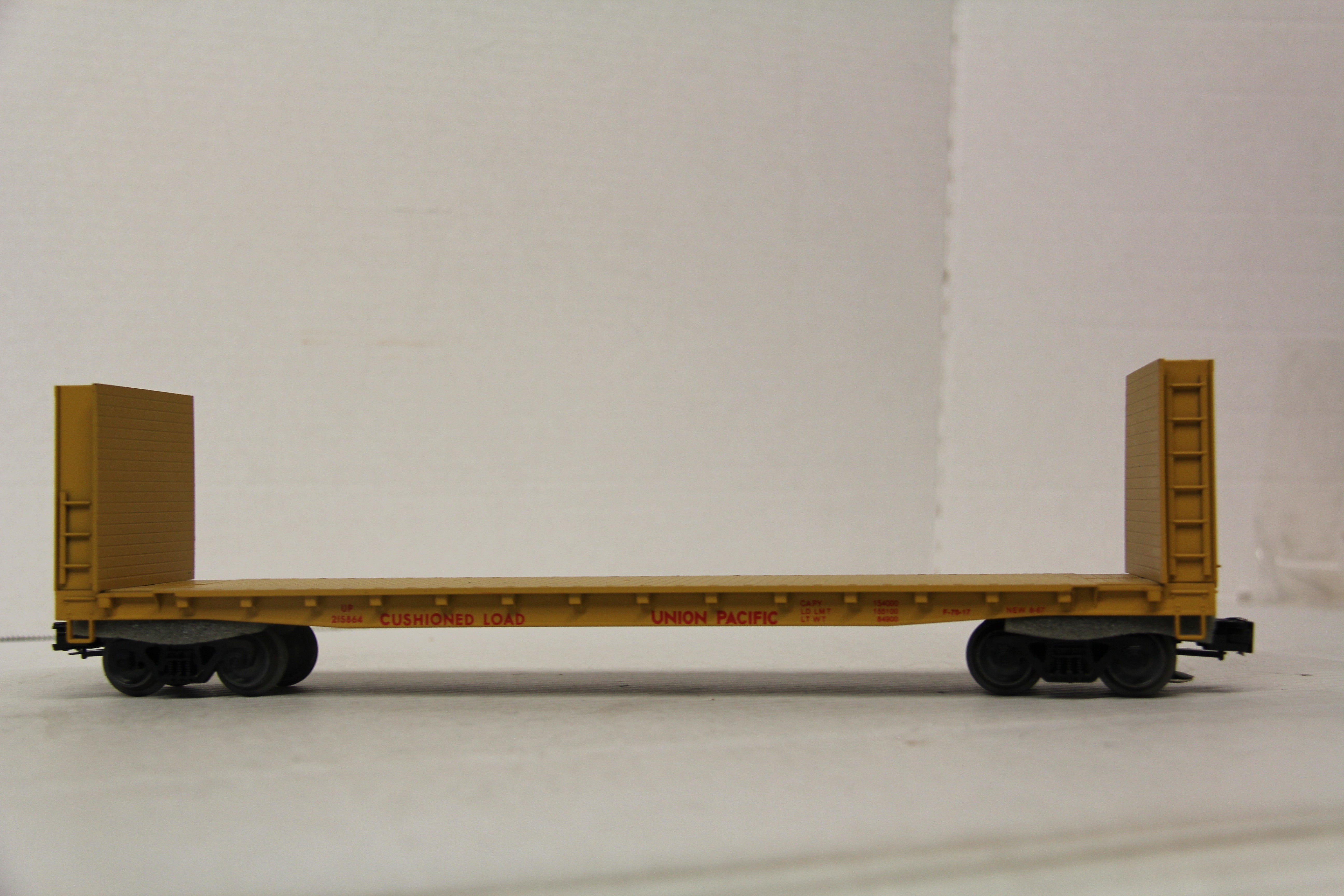 Weaver #U2701 Union Pacific 50' Bulk Head Flat Car #215864-Second hand-M6667