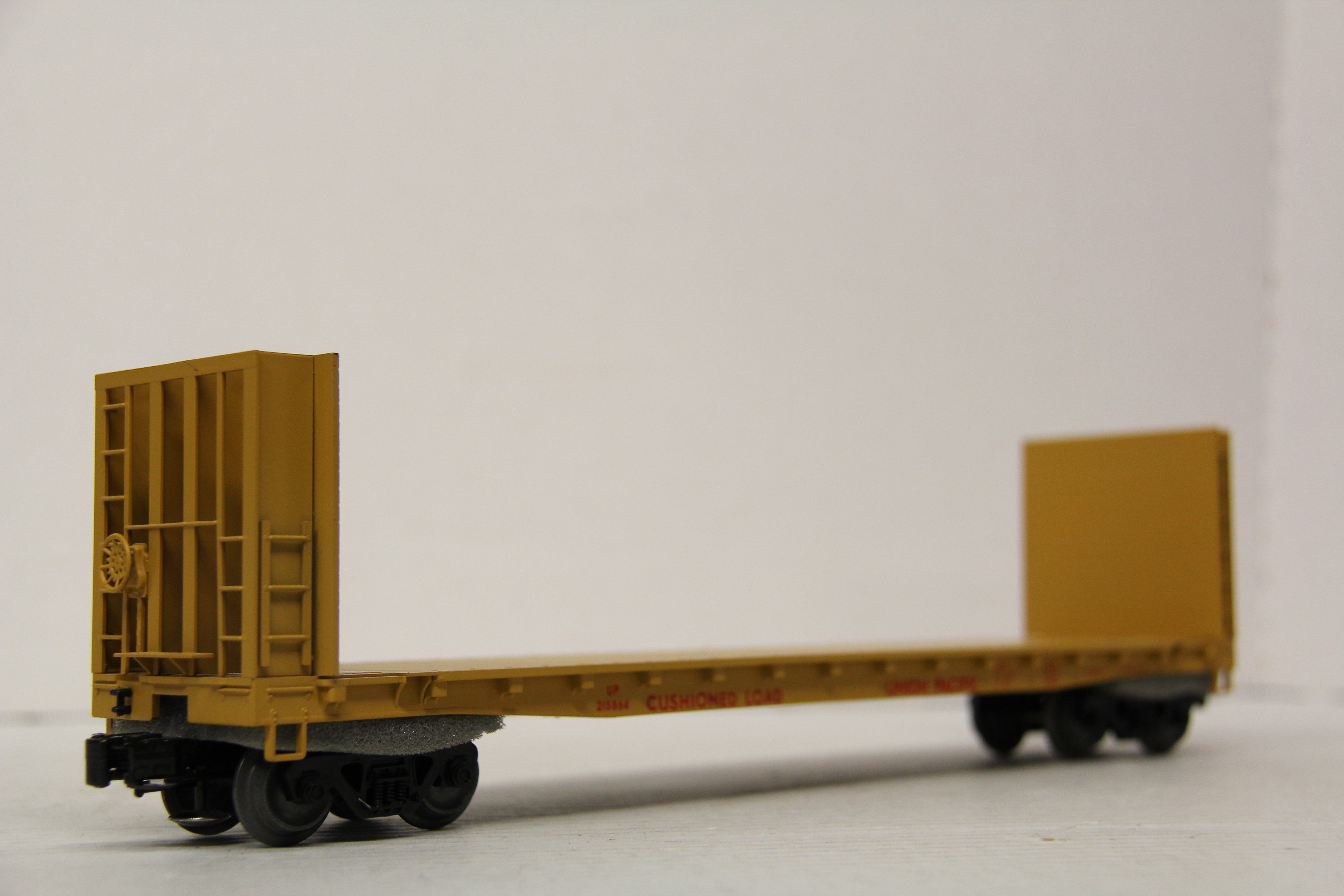 Weaver #U2701 Union Pacific 50' Bulk Head Flat Car #215864-Second hand-M6667