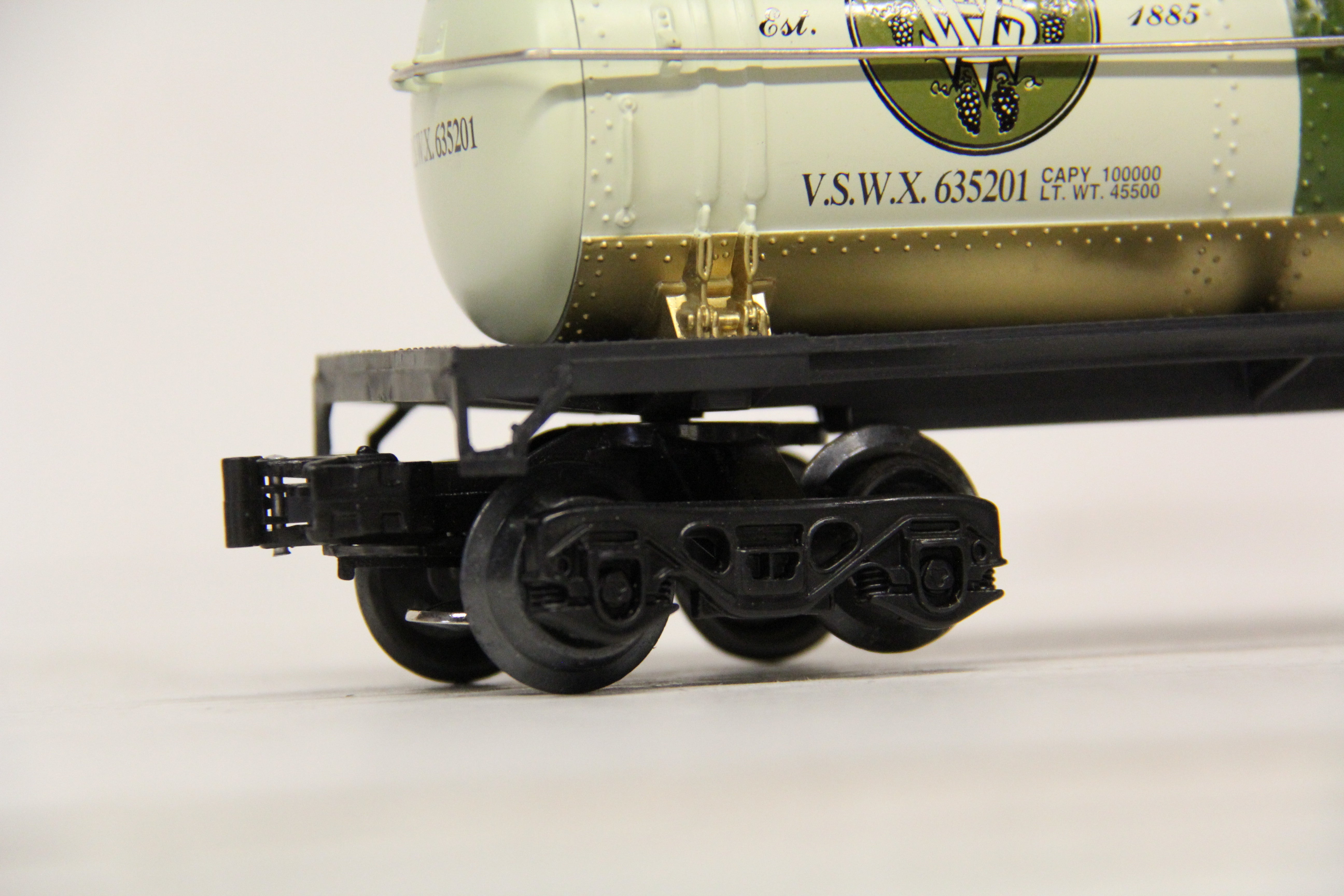 K- Line K635201 Wineries of The Napa Valley NV Sattui Tank Car-Second hand-M6668