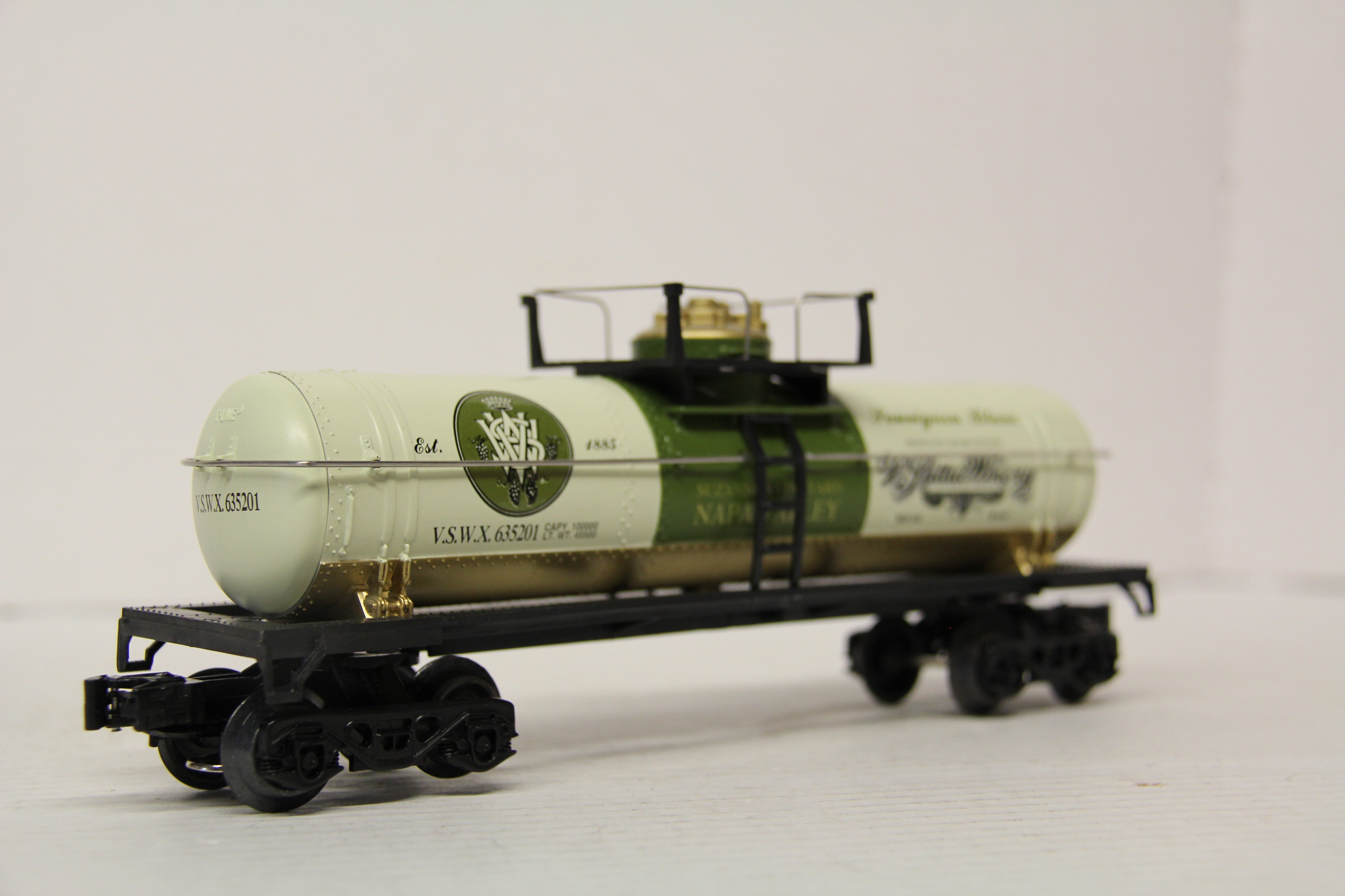 K- Line K635201 Wineries of The Napa Valley NV Sattui Tank Car-Second hand-M6668