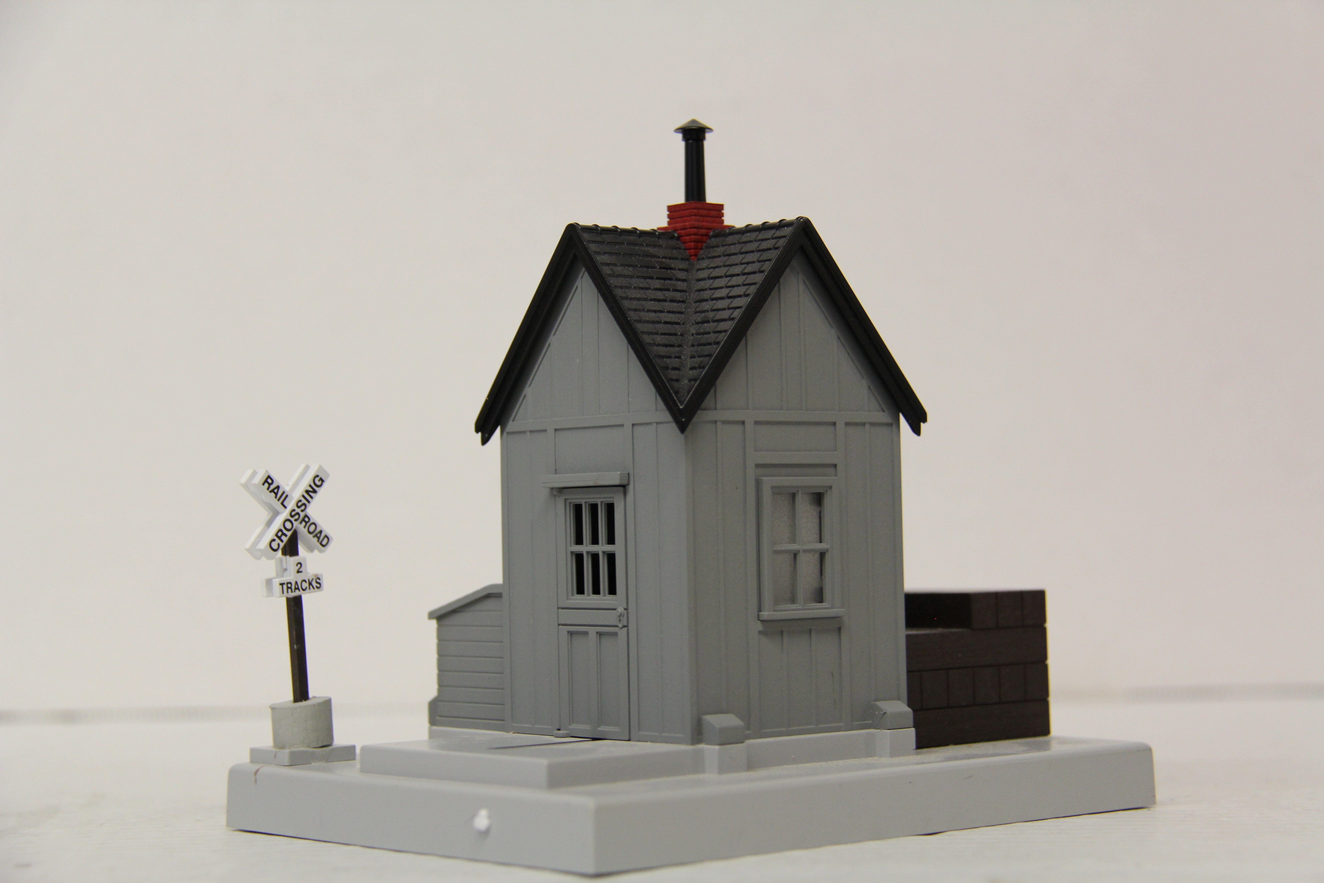 Rail King 30-9129 Operating Watchman's Shanty Gray & Black-Second hand-M6671