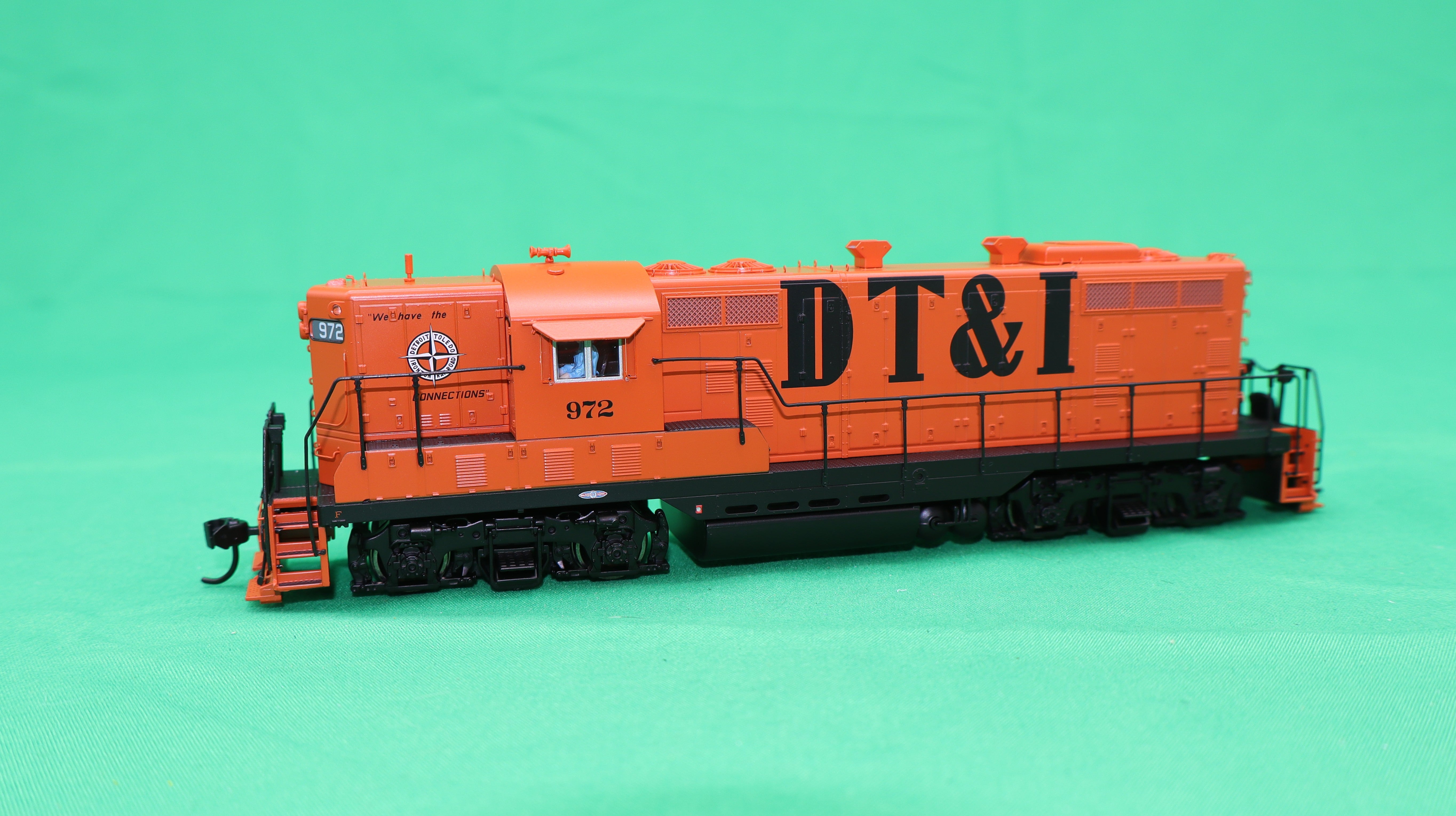 Walthers HO 920-49422 - Proto - EMD GP7 Diesel Locomotive "Detroit, Toledo & Ironton" #972