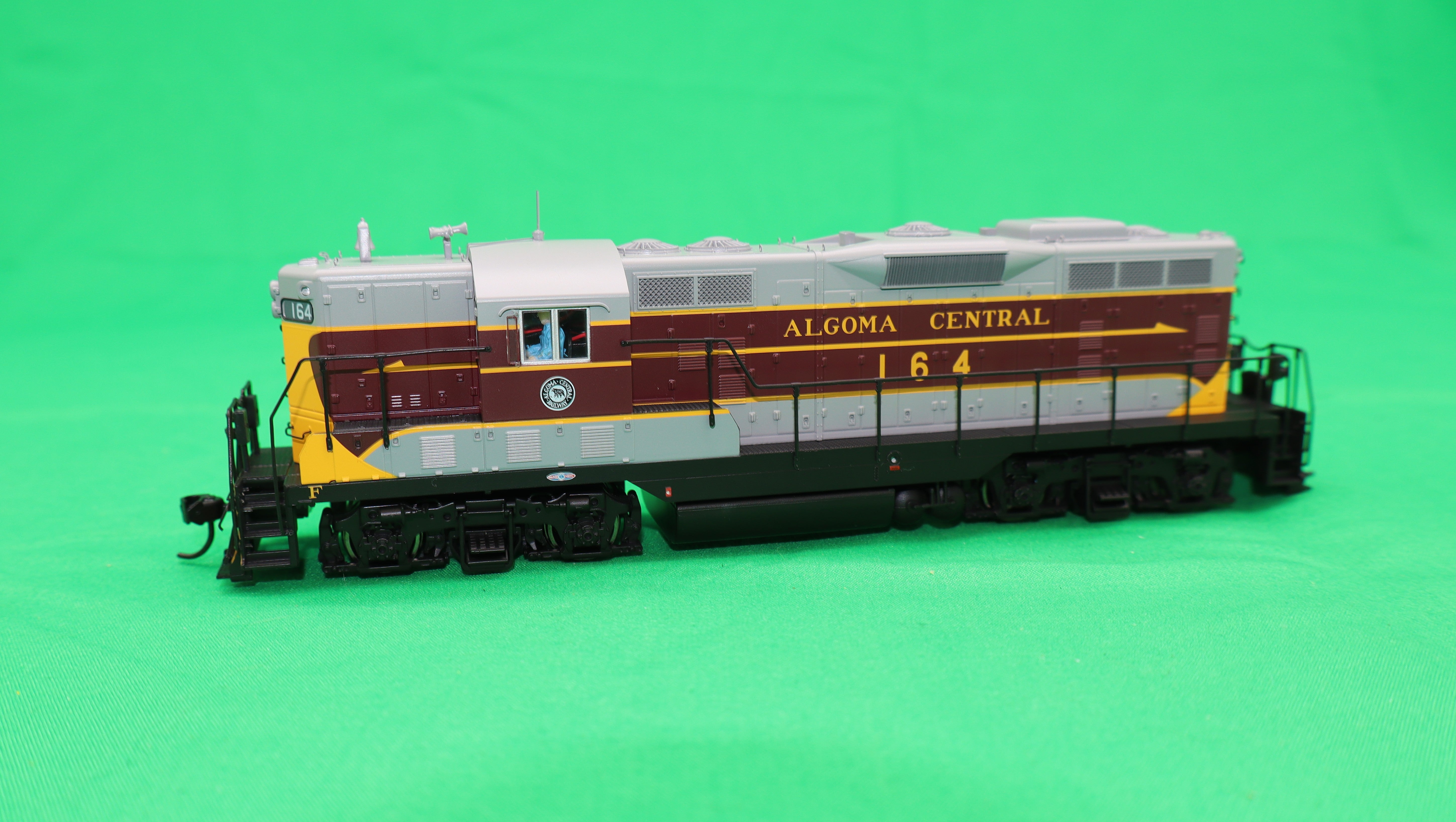 Walthers HO 920-42414 - Proto - EMD GP7 Diesel Locomotive "Algoma Central" #164 w/ DCC/Sound