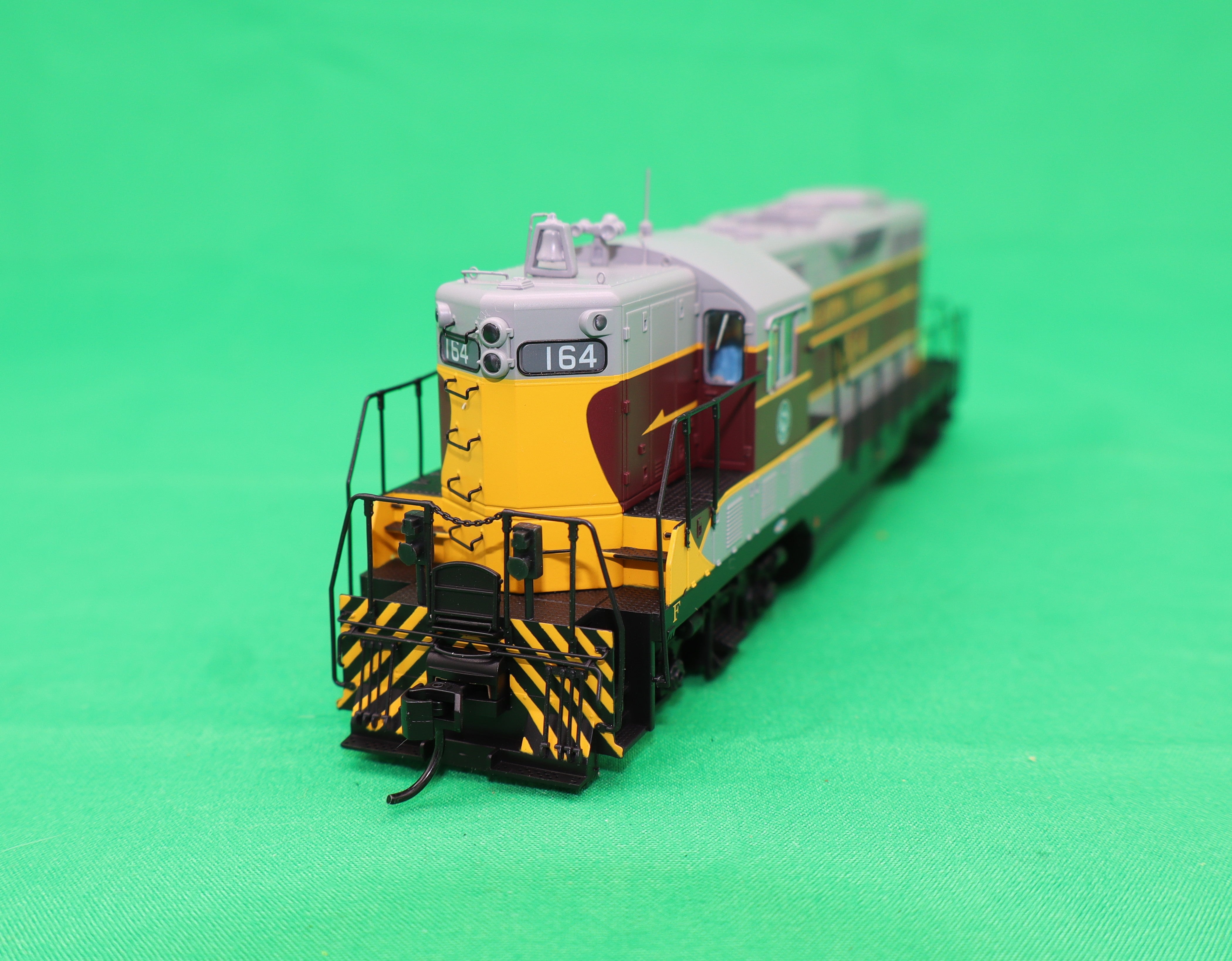 Walthers HO 920-42414 - Proto - EMD GP7 Diesel Locomotive "Algoma Central" #164 w/ DCC/Sound