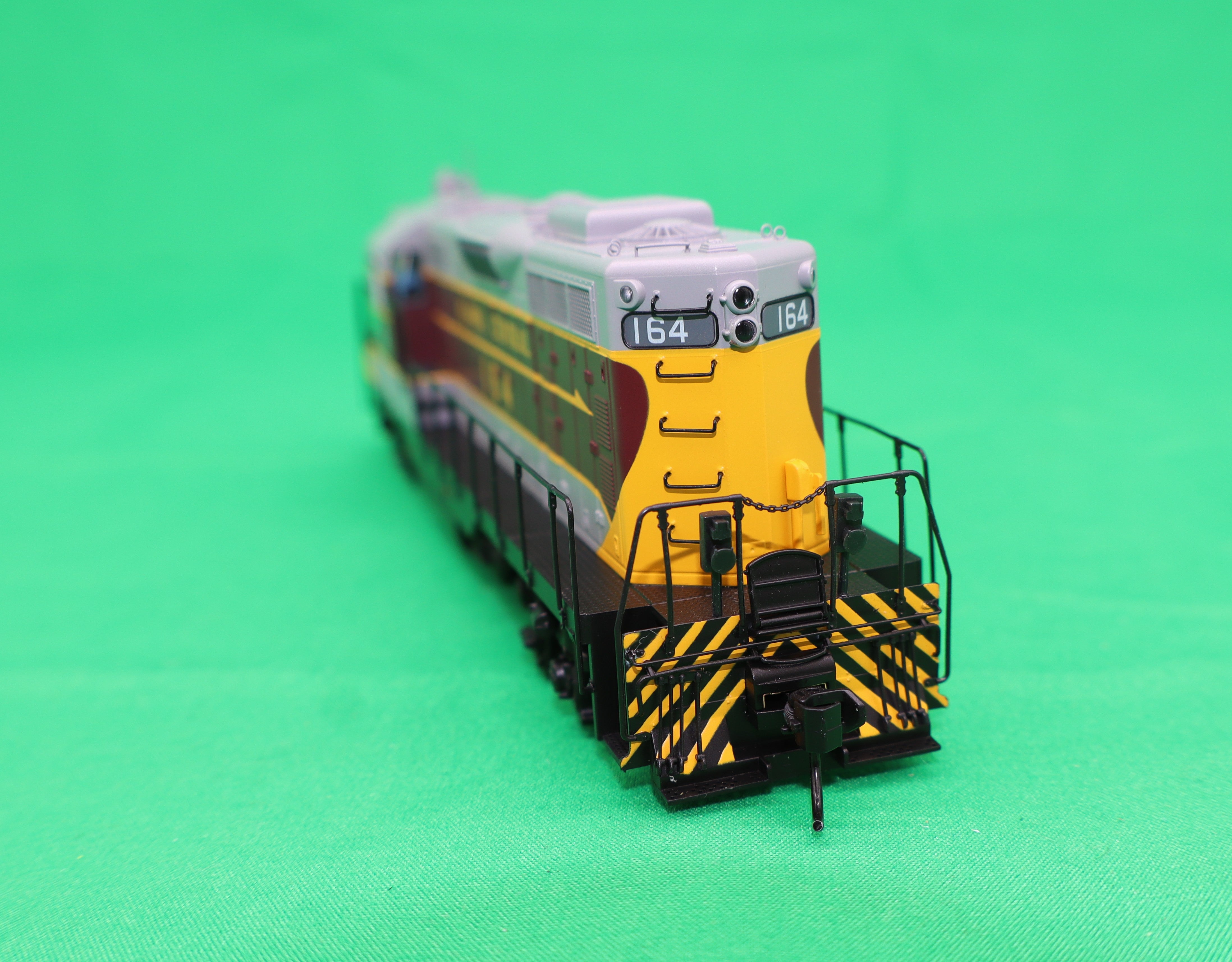 Walthers HO 920-42414 - Proto - EMD GP7 Diesel Locomotive "Algoma Central" #164 w/ DCC/Sound