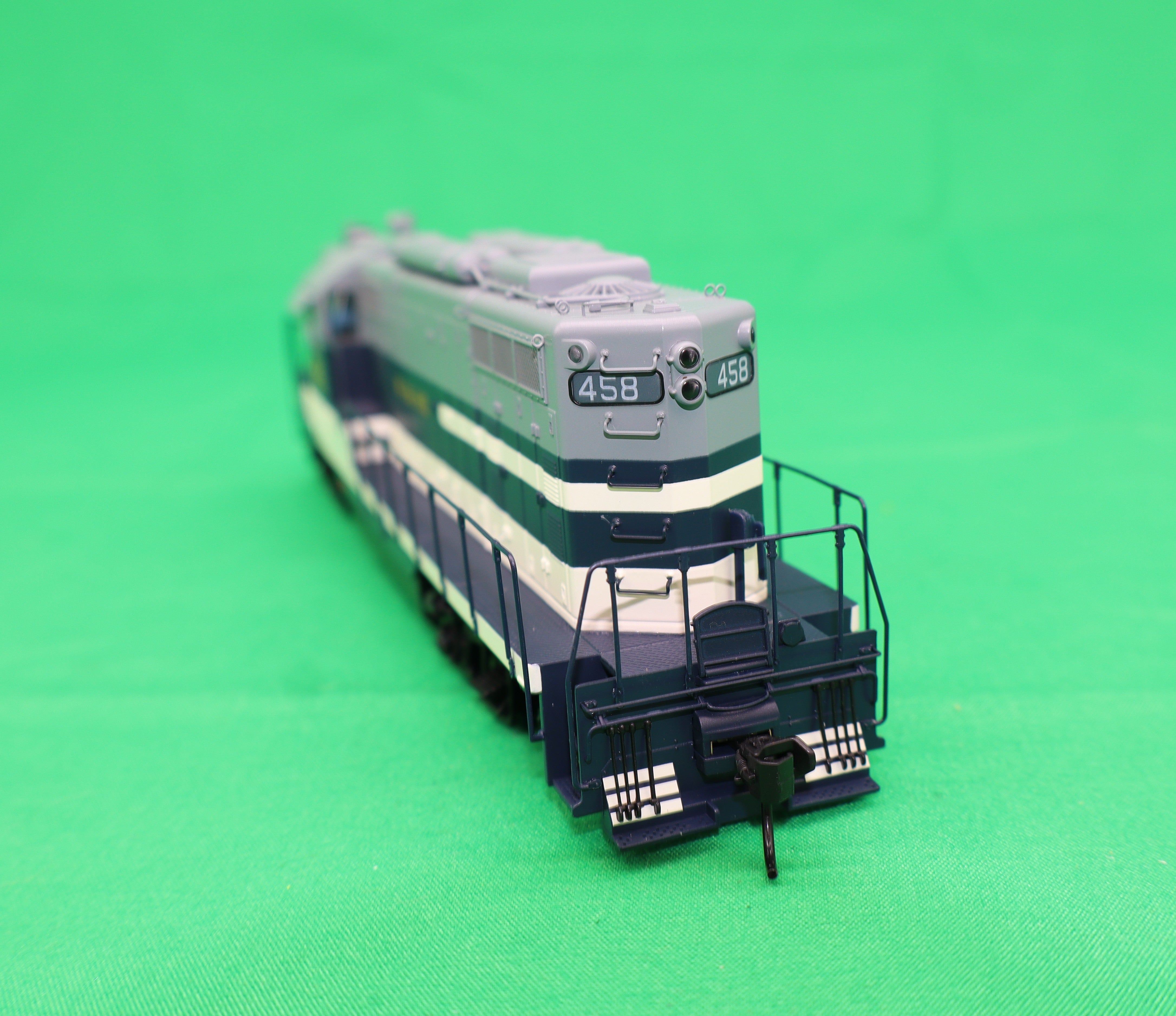 Walthers HO 920-49428 - Proto - EMD GP7 Diesel Locomotive "Wabash" #458