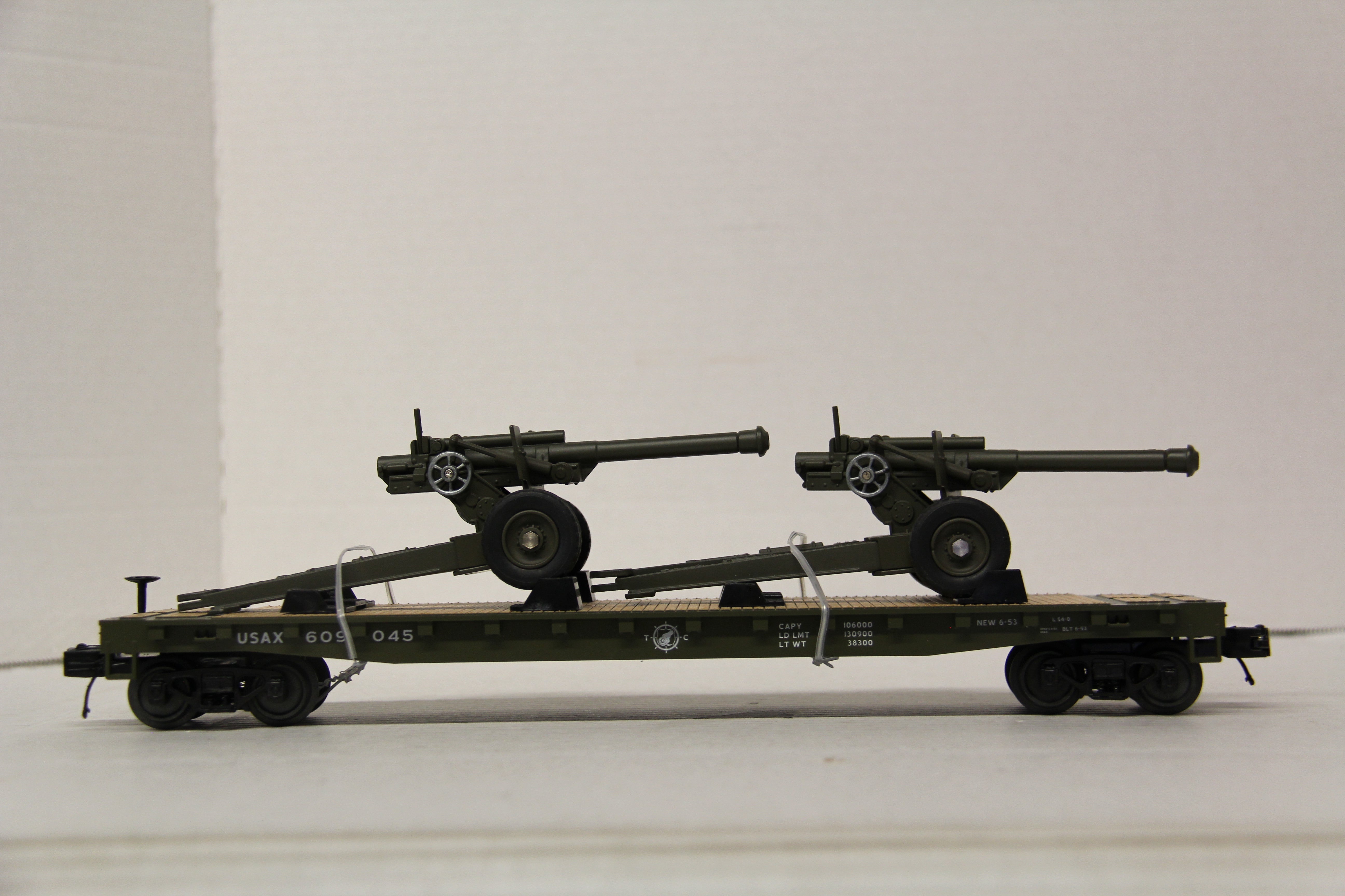 MTH 20-92186B US Army Flat Car w/ (2) 105mm Howitzers-Second hand-M6679
