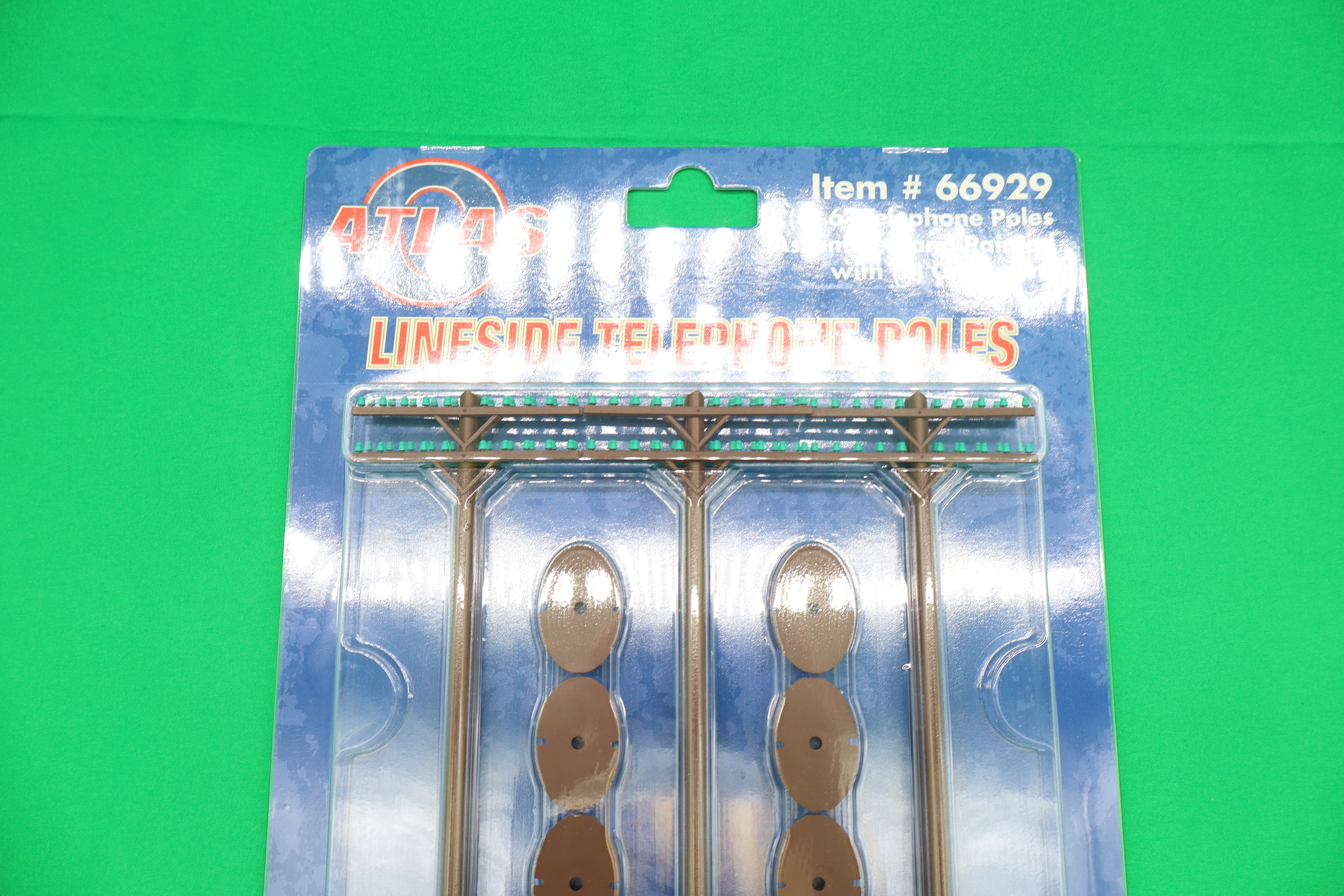 Atlas O 66929 - Lineside - 6" Telephone Poles Assembled & Painted w/ 2 Crossarms (6-Pack)