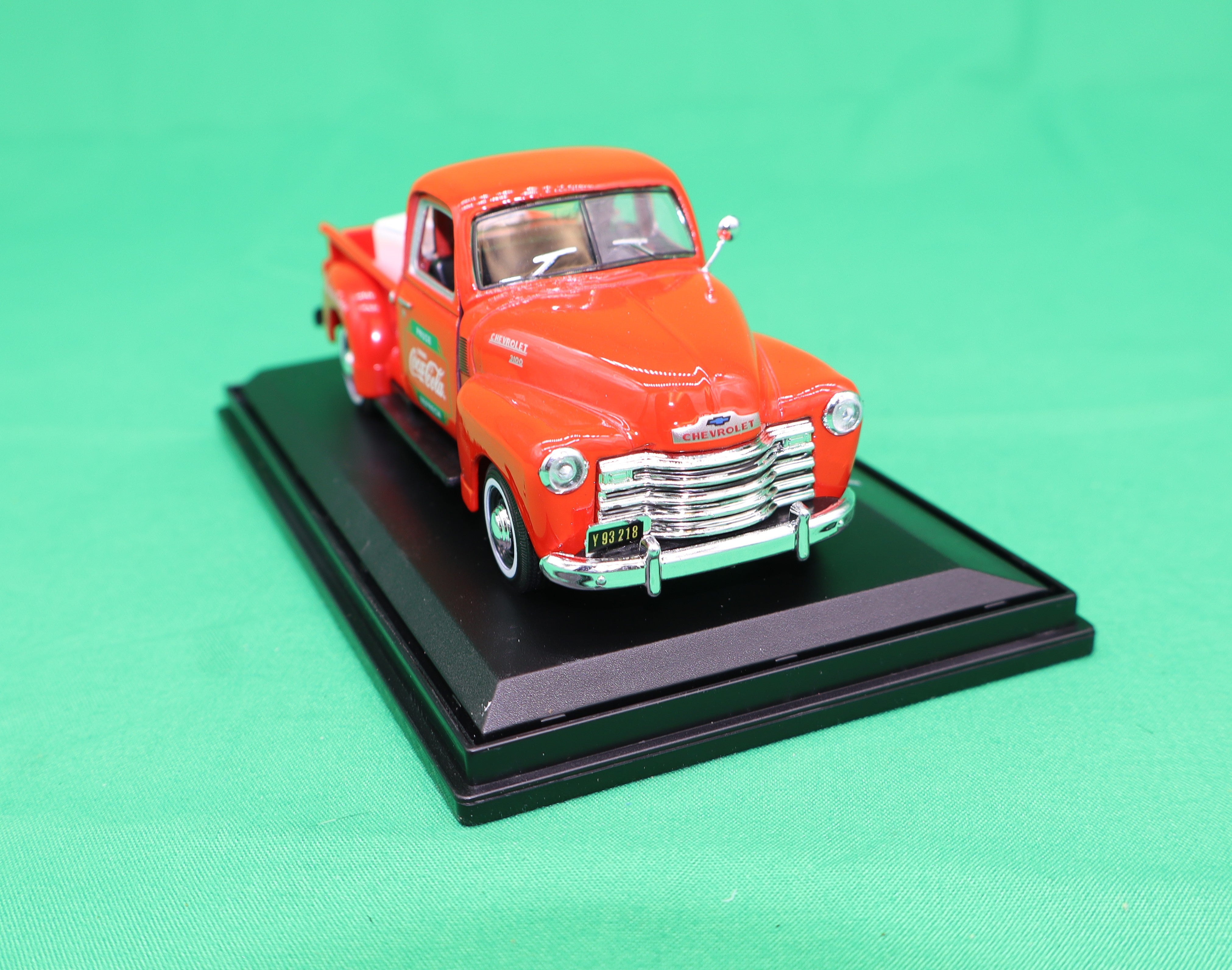 Atlas O 820066 - 1953 Chevy Pickup "Coca-Cola" w/ Metal Cooler 1/43