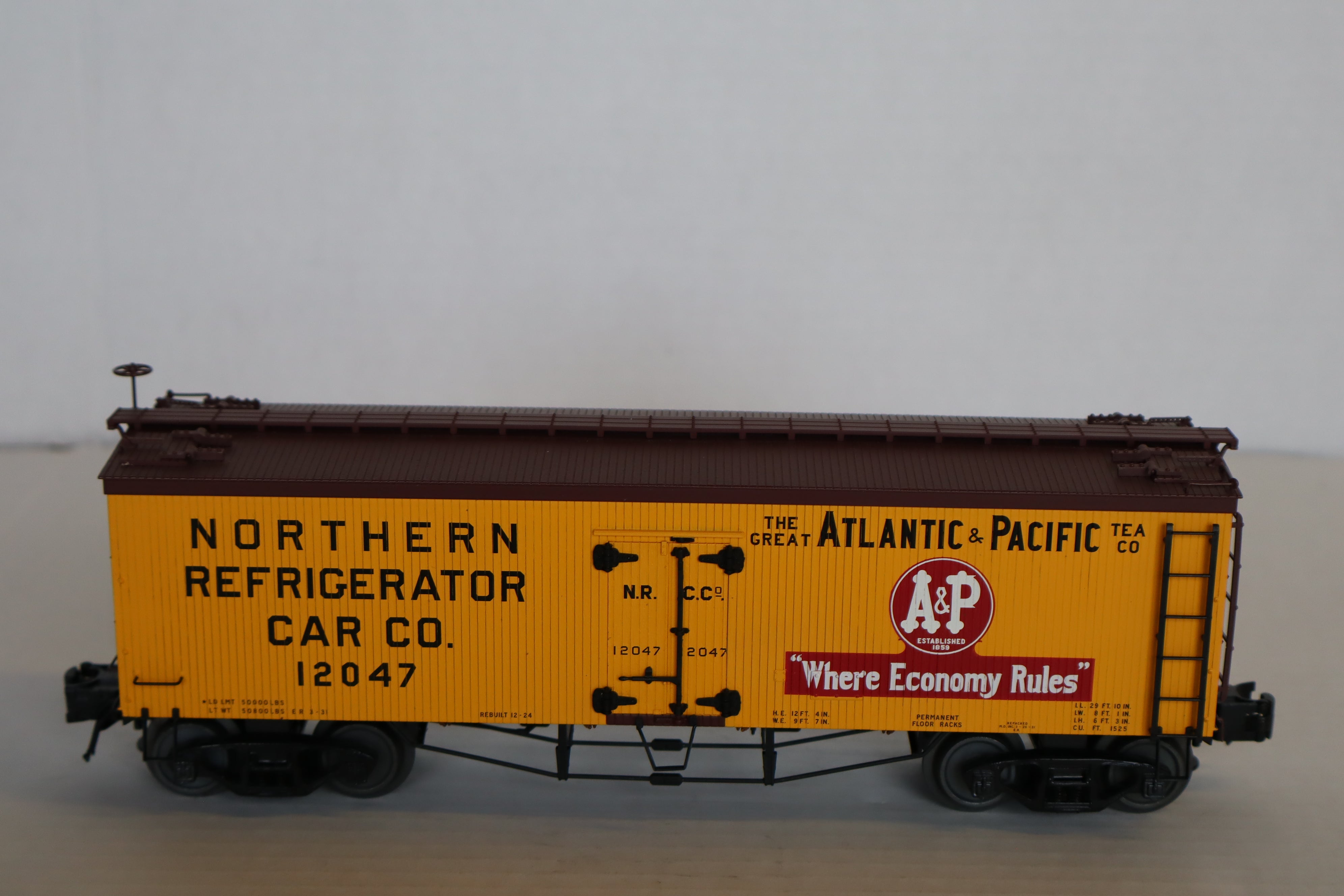 Atlas #8047-2 A&P 36' Wood Reefer Car #12047-Second hand-M8145