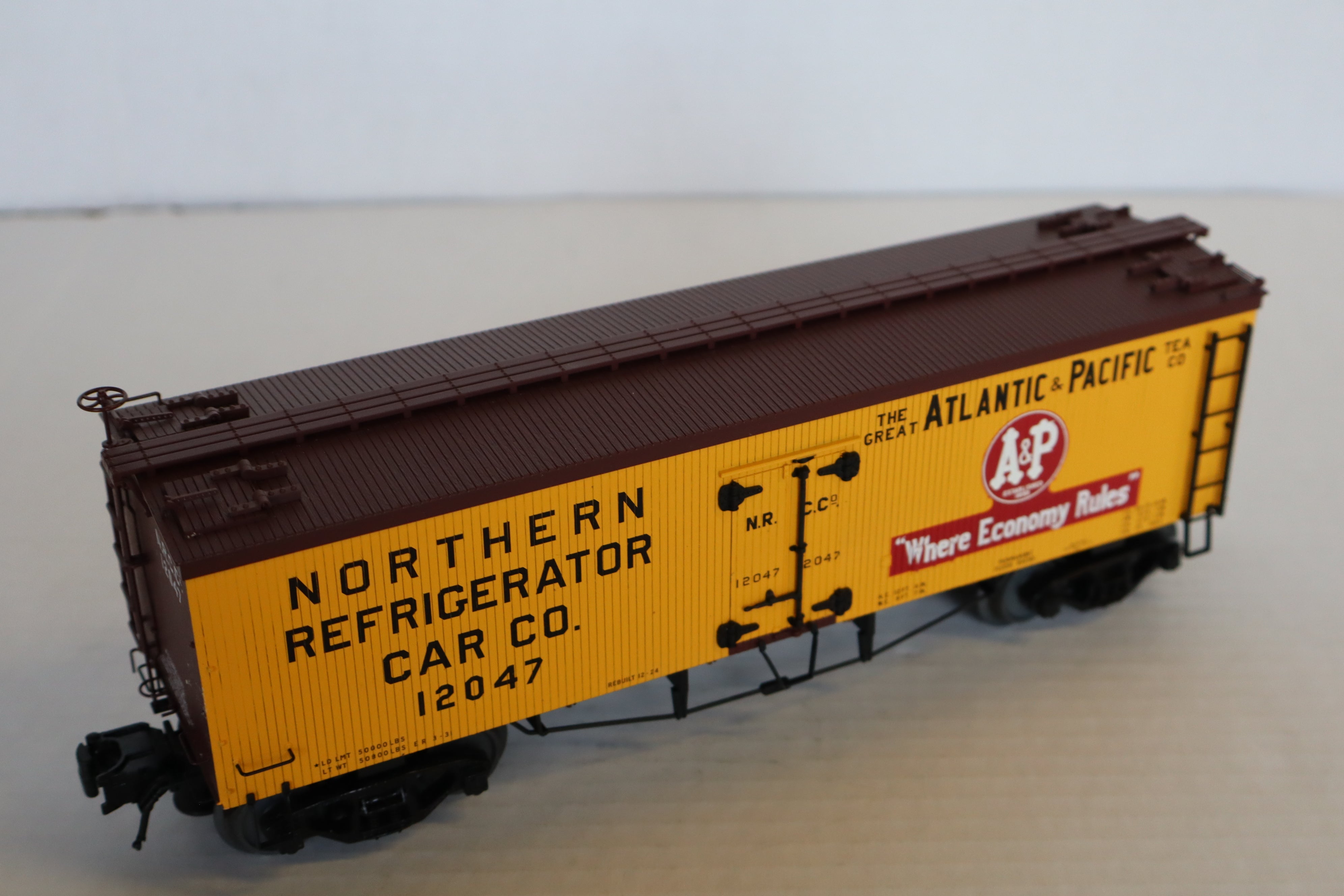 Atlas #8047-2 A&P 36' Wood Reefer Car #12047-Second hand-M8145
