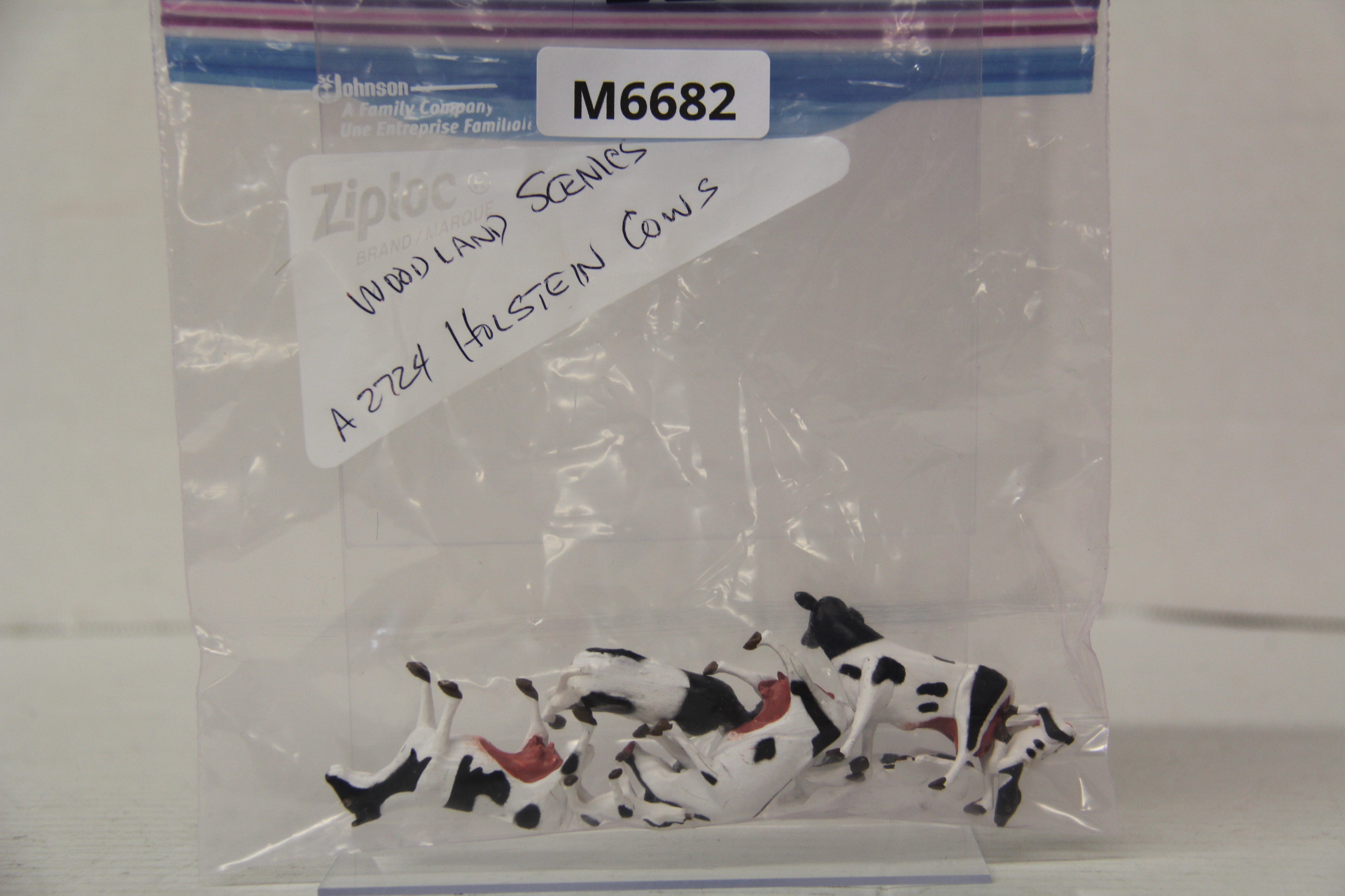 Woodland Scenics A2724 Holstein Cows-Second hand-M6682