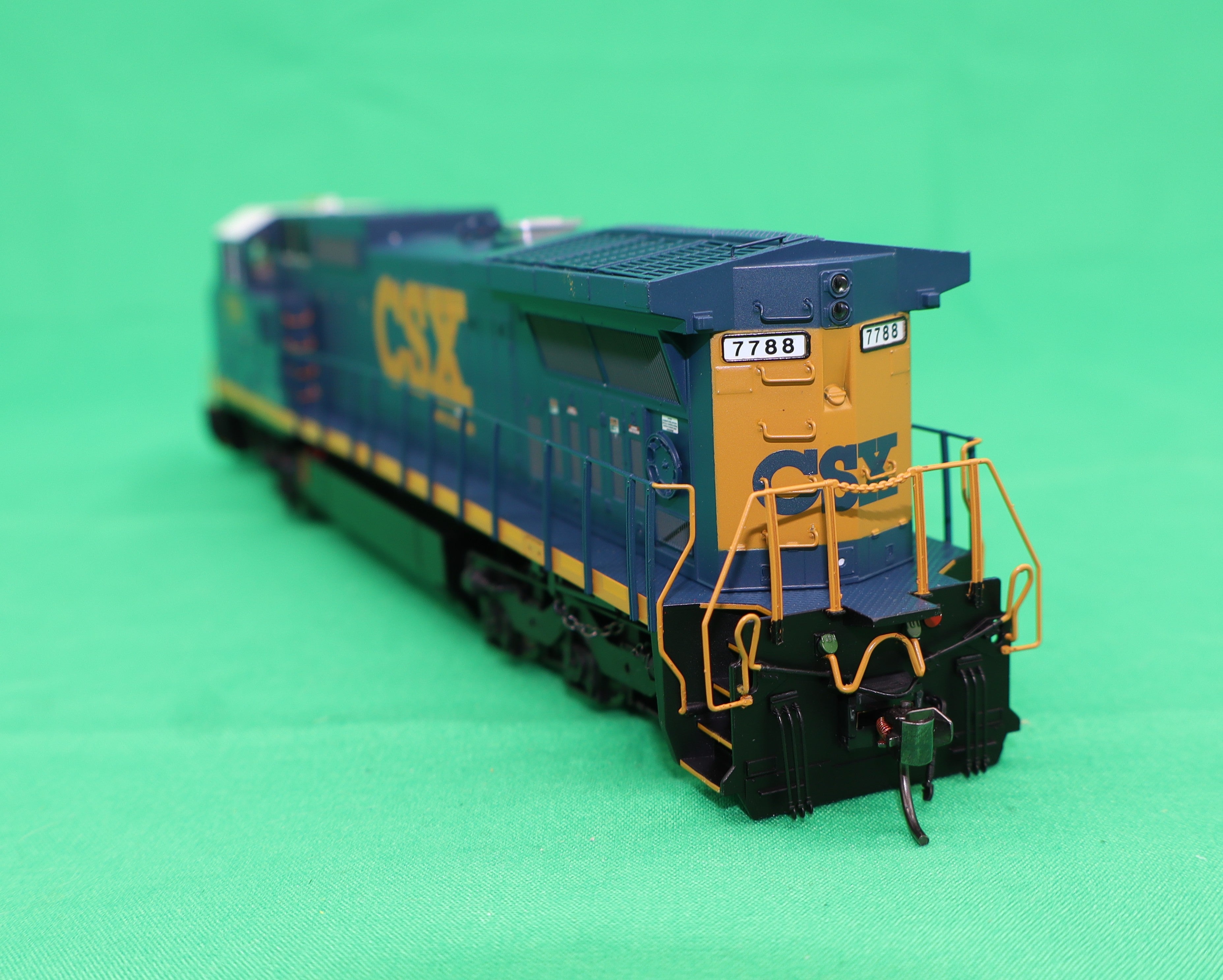 Atlas HO 10004500 - Master - Gold - Dash 8-40 CW Diesel Locomotive "CSX" #7788