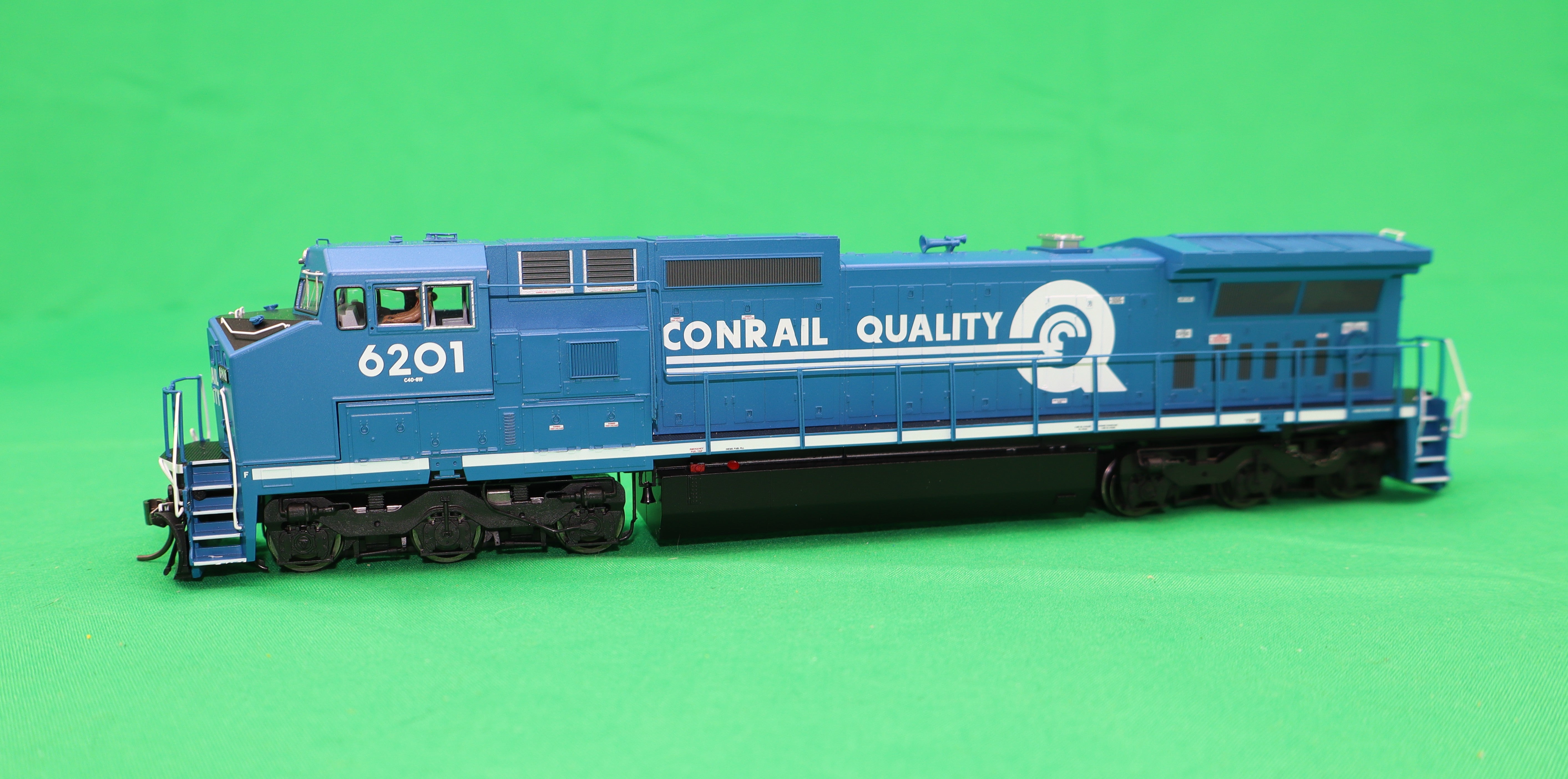 Atlas HO 10004502 - Master - Gold - Dash 8-40 CW Diesel Locomotive "Conrail Quality" #6201