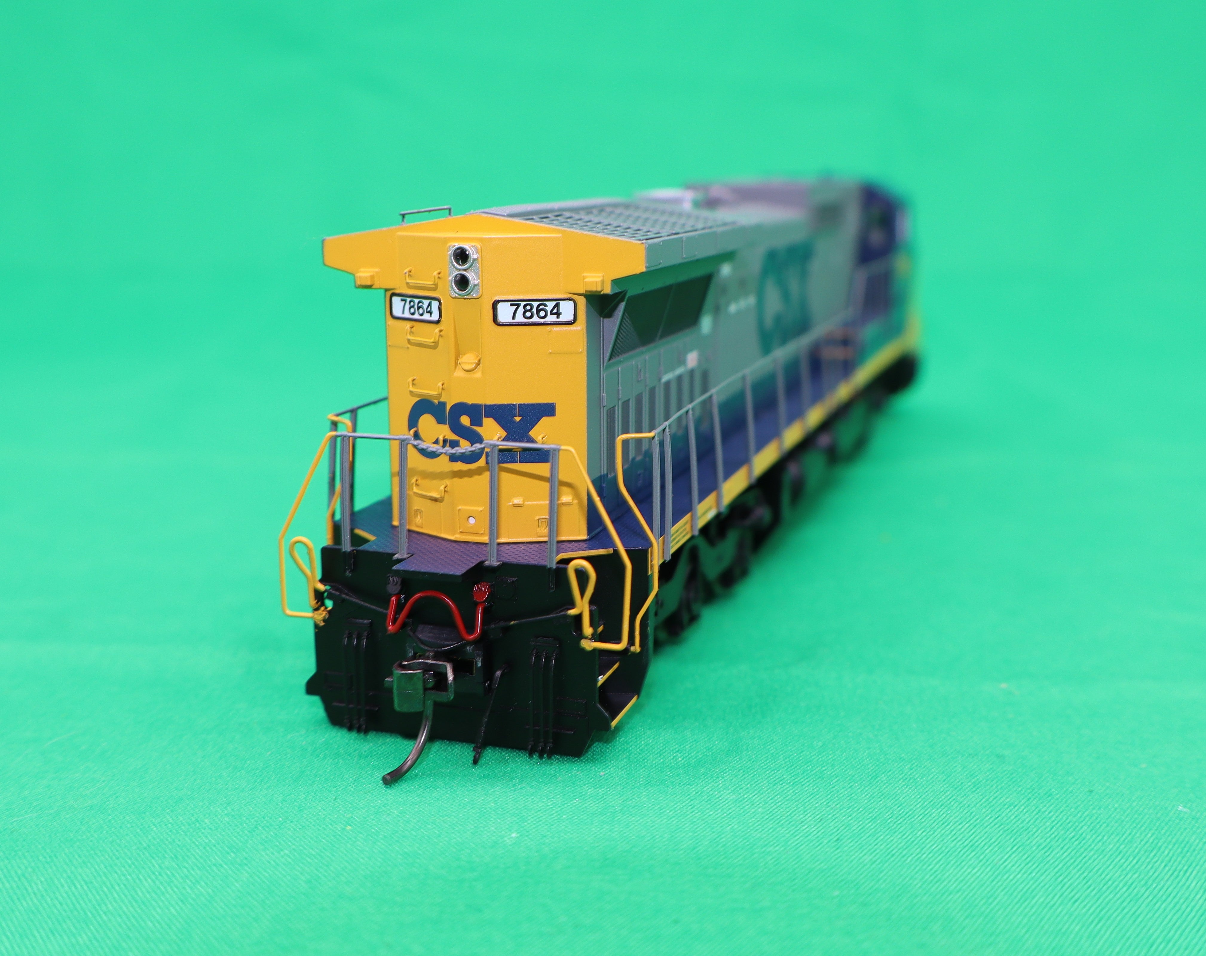 Atlas HO 10004505 - Master - Gold - Dash 8-40 CW Diesel Locomotive "CSX" #7864