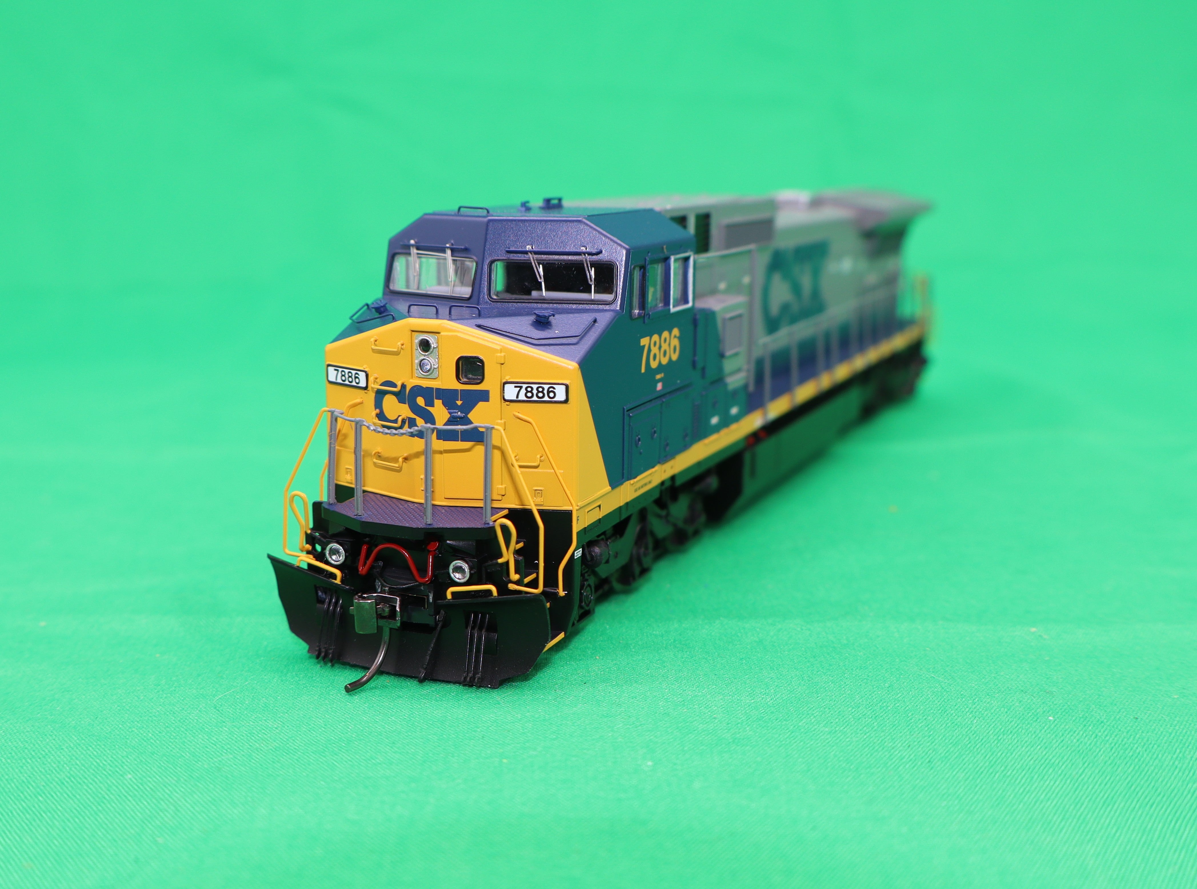 Atlas HO 10004507 - Master - Gold - Dash 8-40 CW Diesel Locomotive "CSX" #7886
