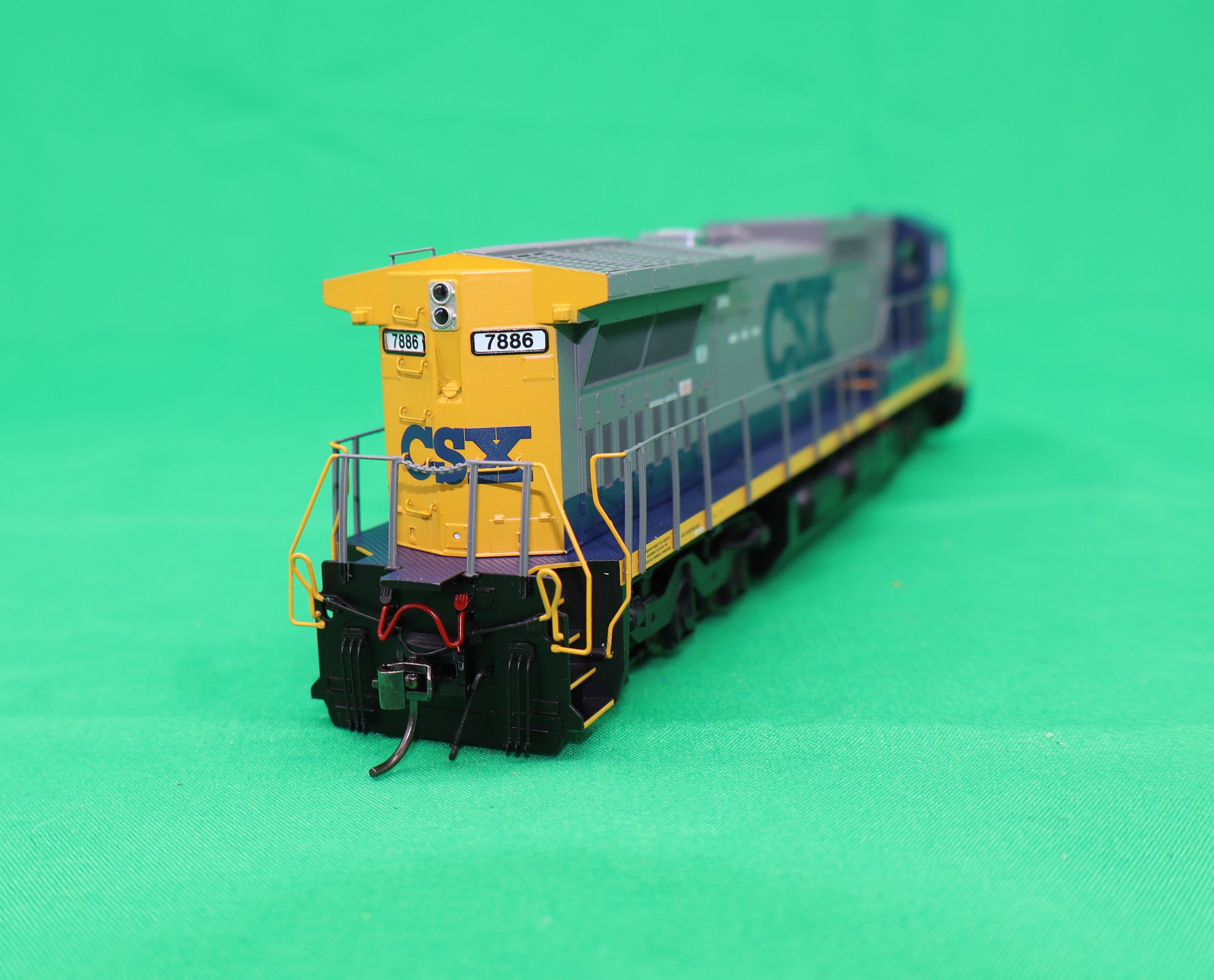 Atlas HO 10004507 - Master - Gold - Dash 8-40 CW Diesel Locomotive "CSX" #7886