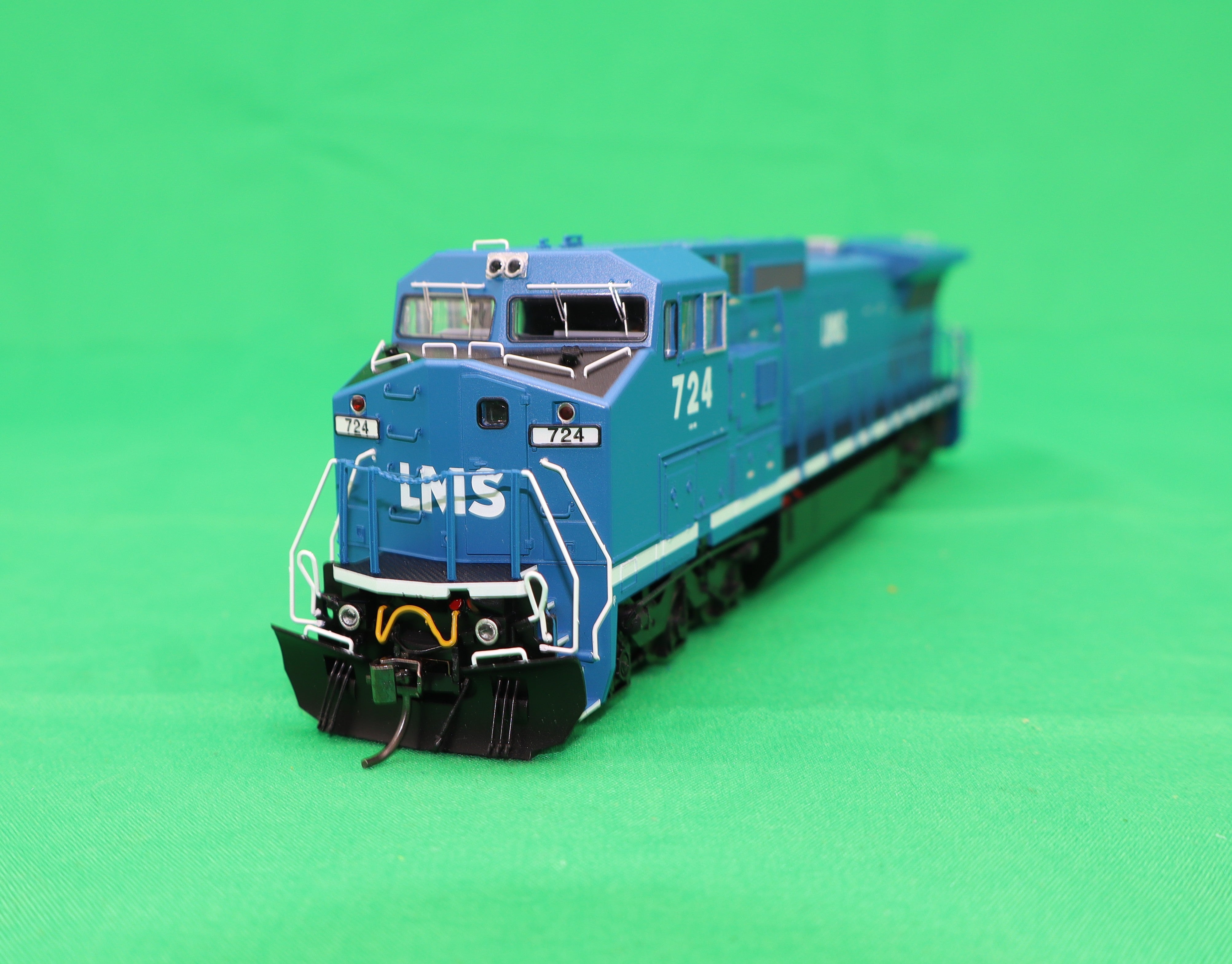Atlas HO 10004508 - Master - Gold - Dash 8-40 CW Diesel Locomotive "LMS" #724 (Locomotive Management Services)