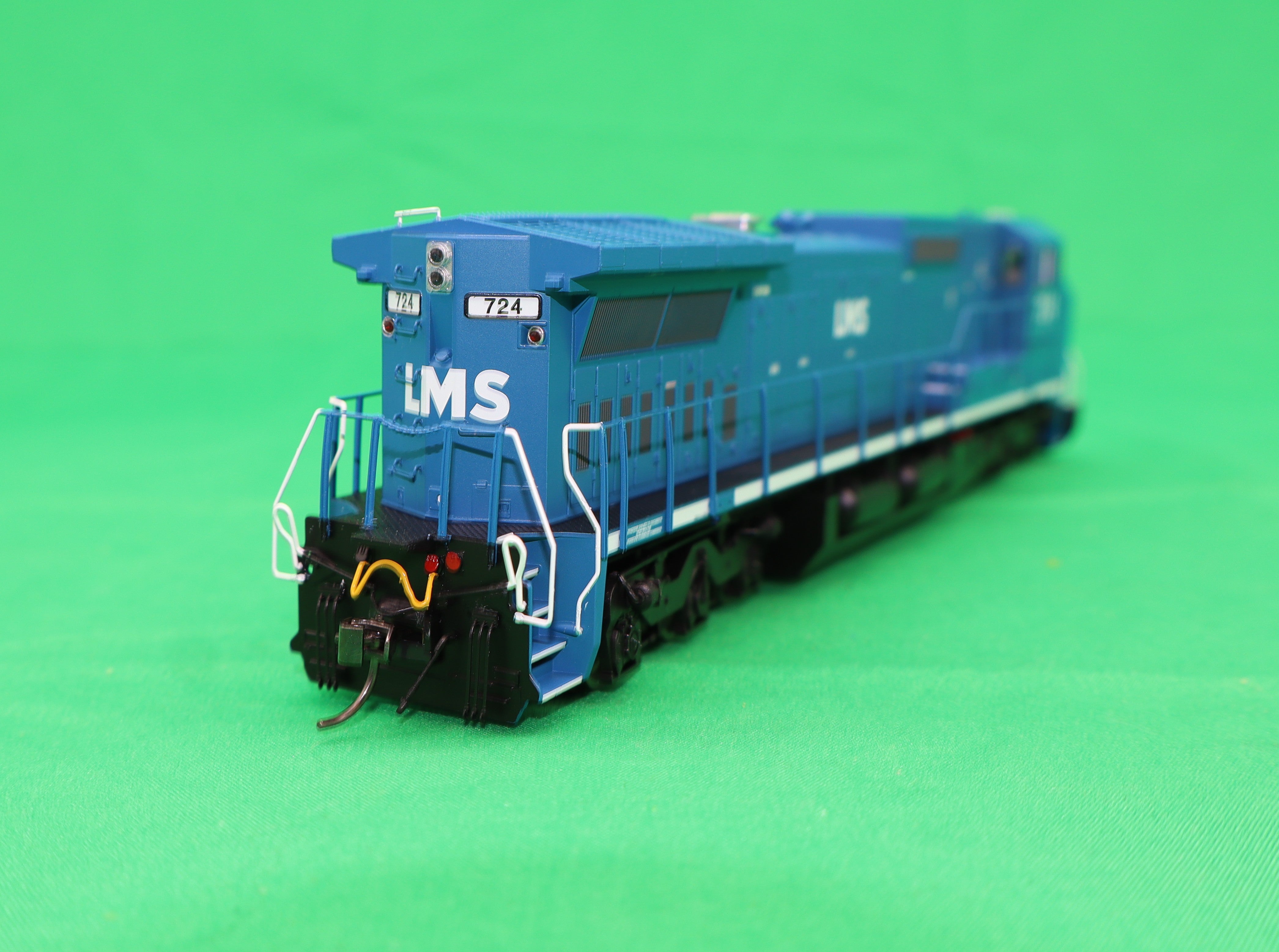 Atlas HO 10004508 - Master - Gold - Dash 8-40 CW Diesel Locomotive "LMS" #724 (Locomotive Management Services)