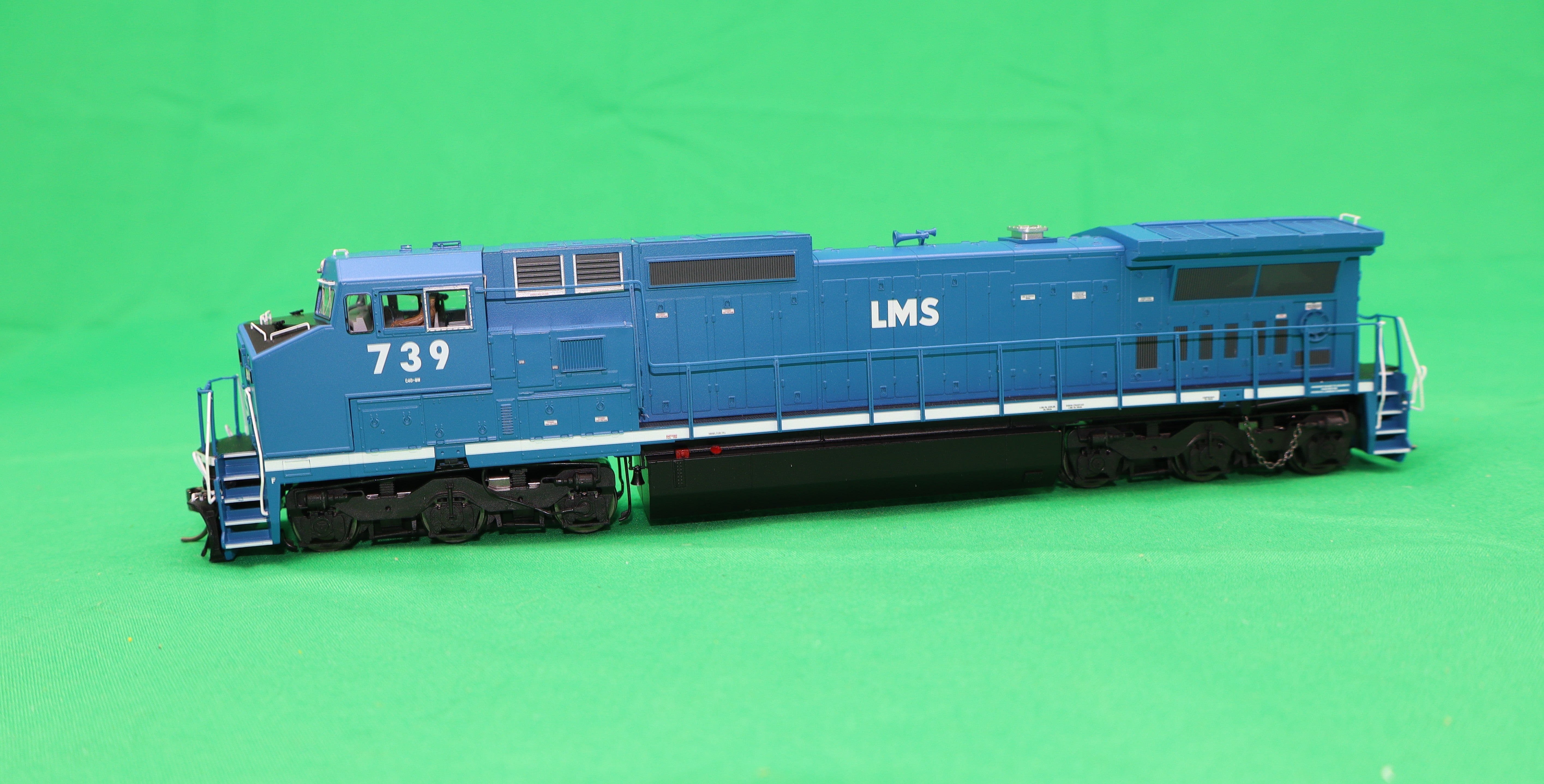 Atlas HO 10004510 - Master - Gold - Dash 8-40 CW Diesel Locomotive "LMS" #739 (Locomotive Management Services)