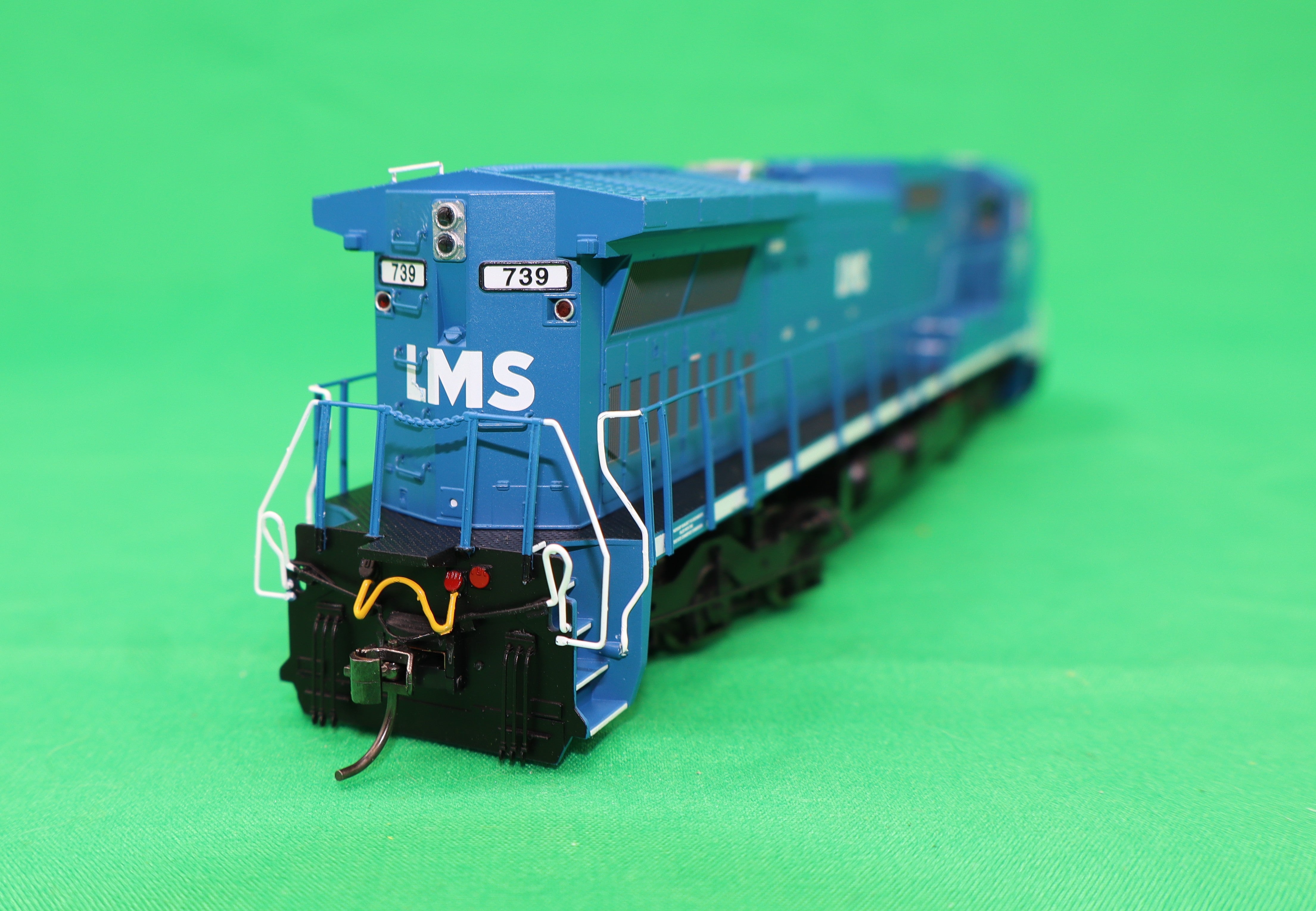 Atlas HO 10004510 - Master - Gold - Dash 8-40 CW Diesel Locomotive "LMS" #739 (Locomotive Management Services)