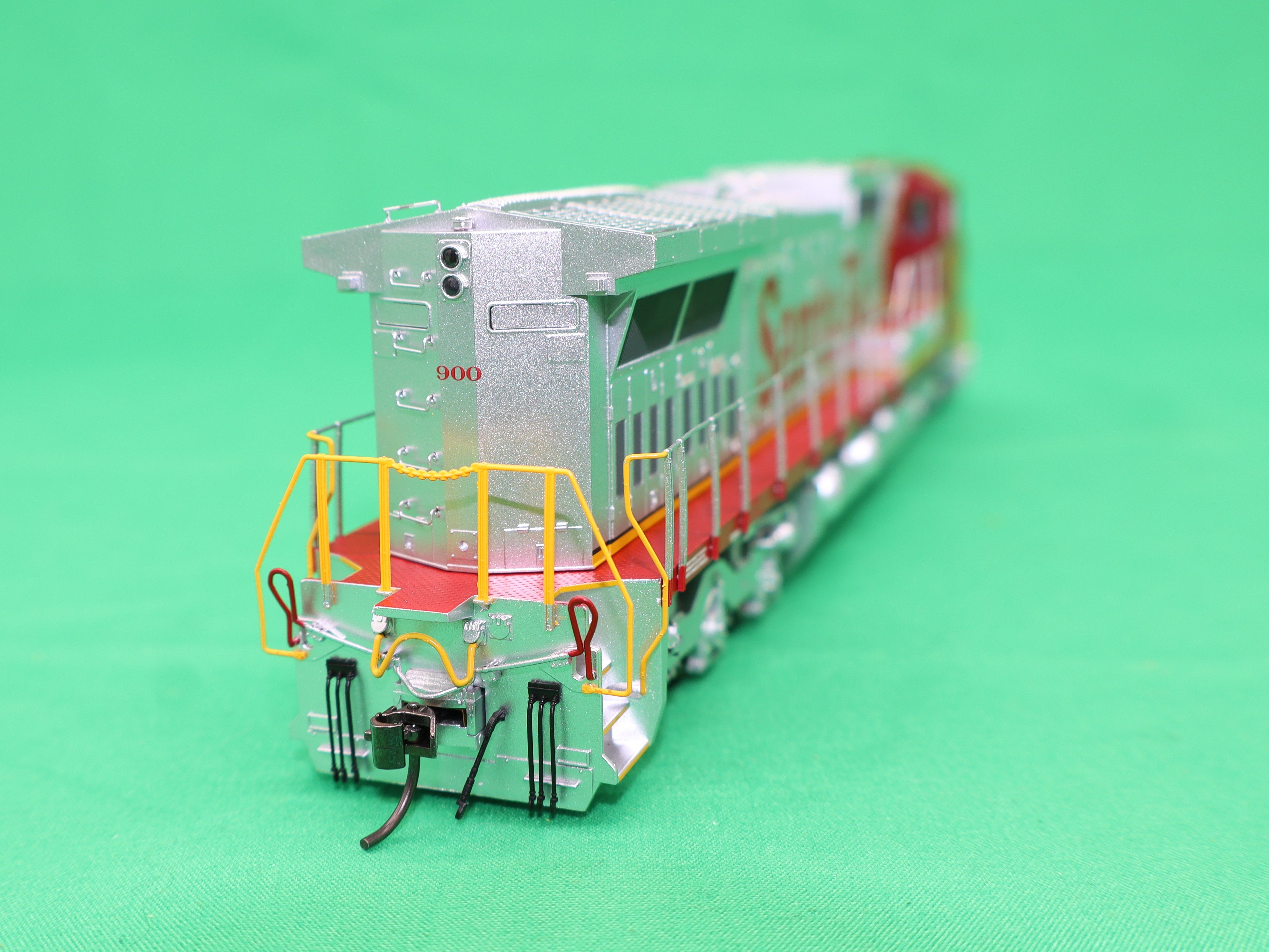 Atlas HO 10004511 - Master - Gold - Dash 8-40 CW Diesel Locomotive "Santa Fe" #900