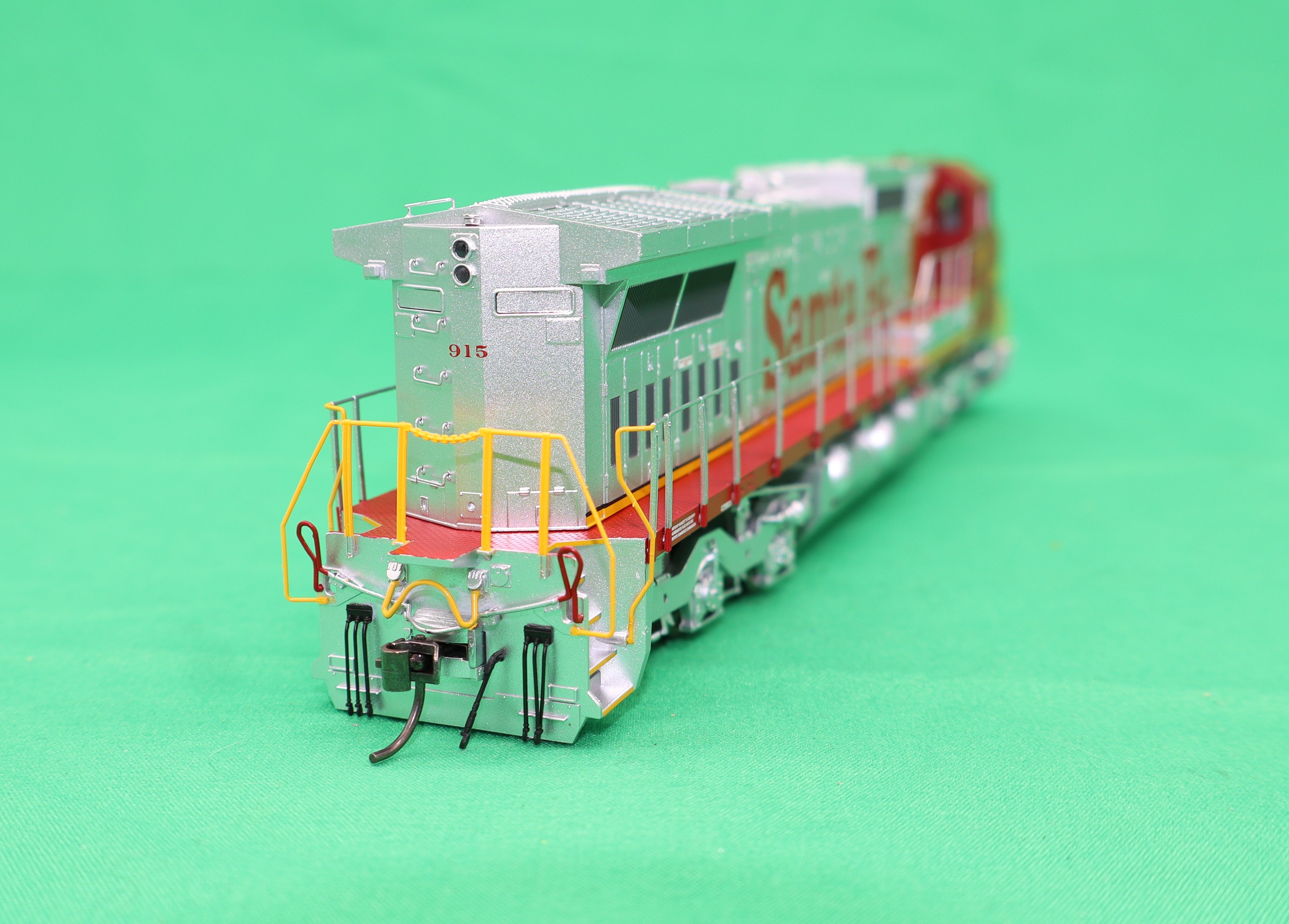 Atlas HO 10004512 - Master - Gold - Dash 8-40 CW Diesel Locomotive "Santa Fe" #915