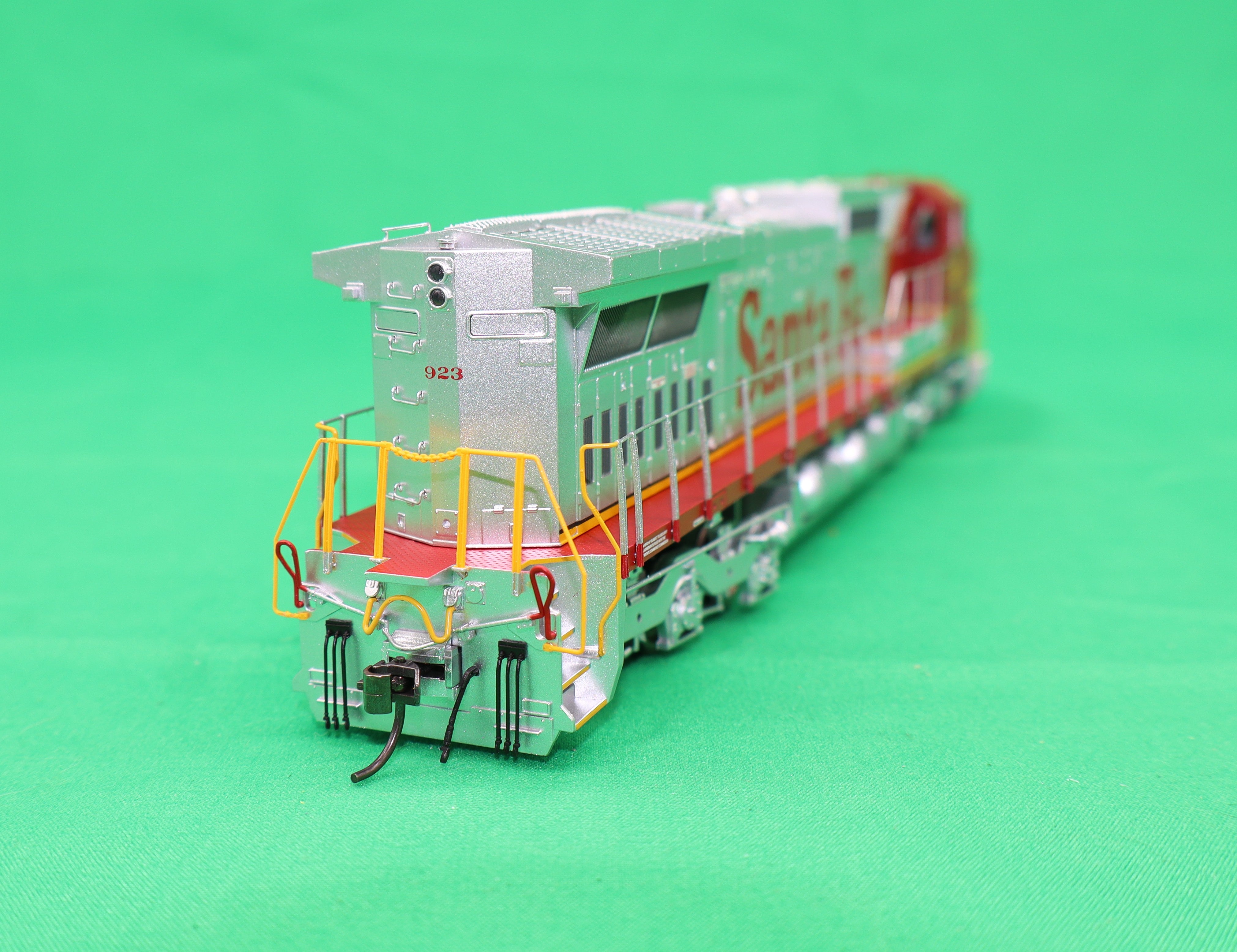 Atlas HO 10004513 - Master - Gold - Dash 8-40 CW Diesel Locomotive "Santa Fe" #923