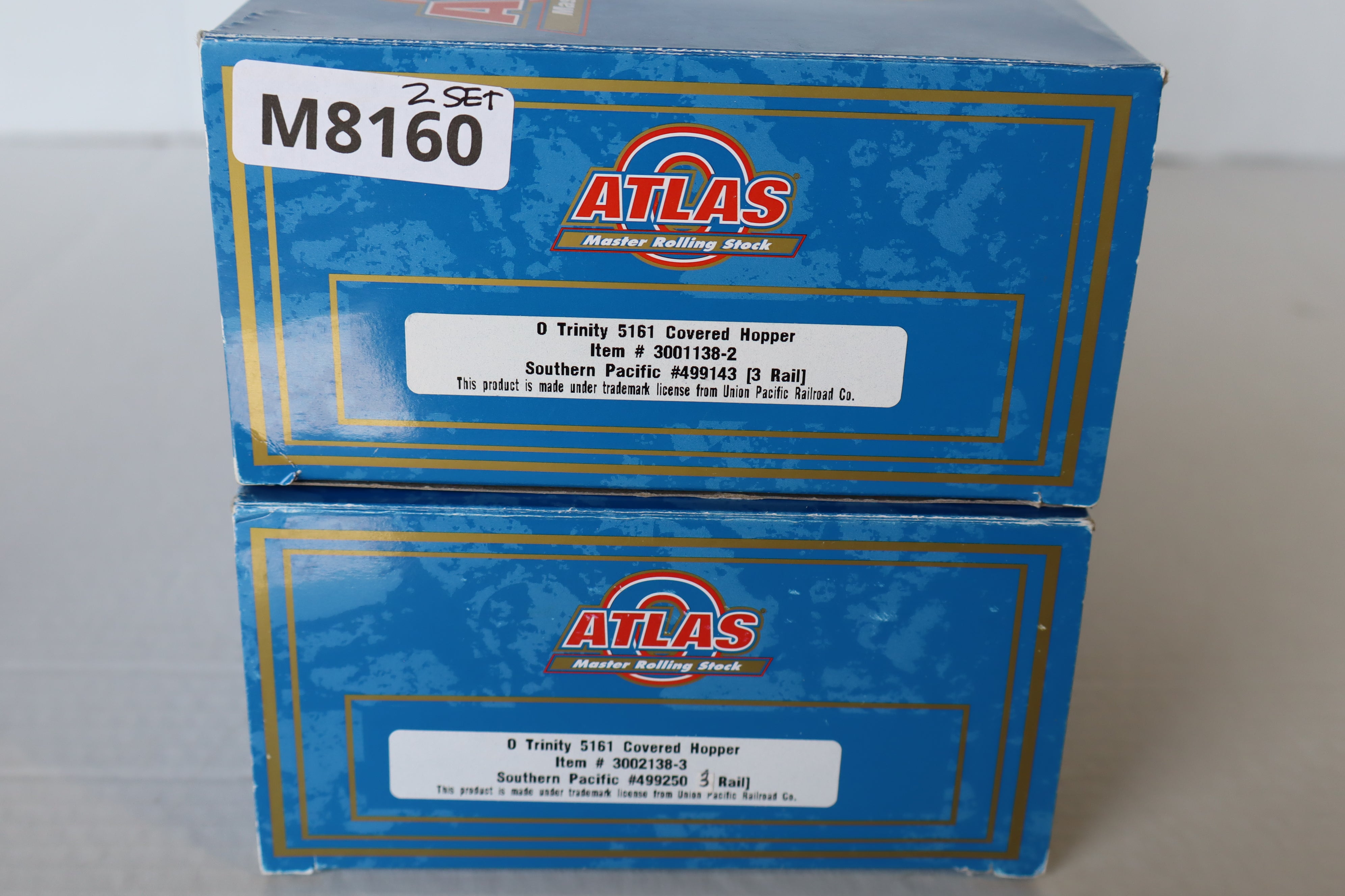 Atlas #3001138-2 & #3002138-3 Southern Pacific Trinity 5261 Covered Hopper 2 Set-Second hand-M8160