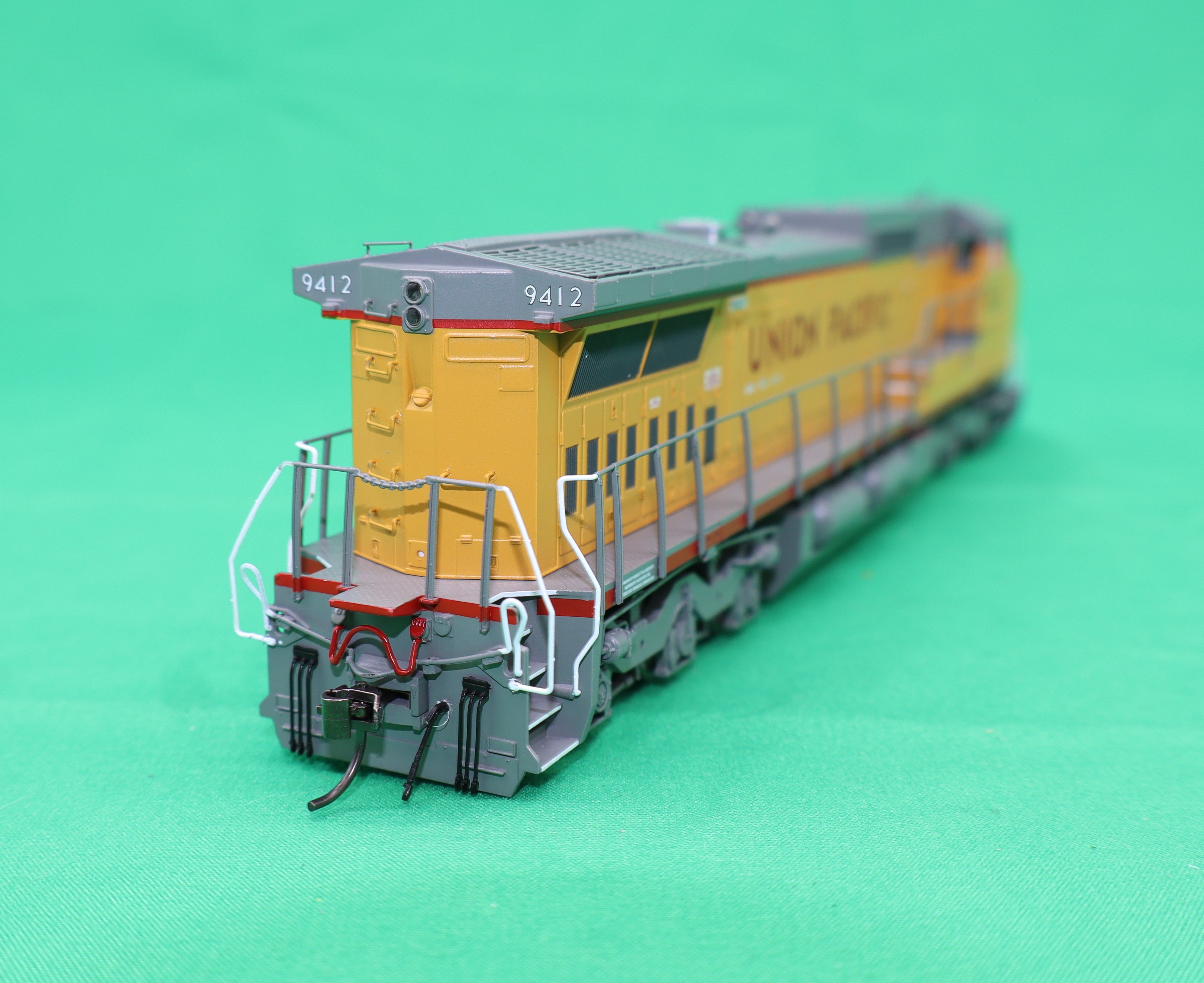 Atlas HO 10004514 - Master - Gold - Dash 8-40 CW Diesel Locomotive "Union Pacific" #9412