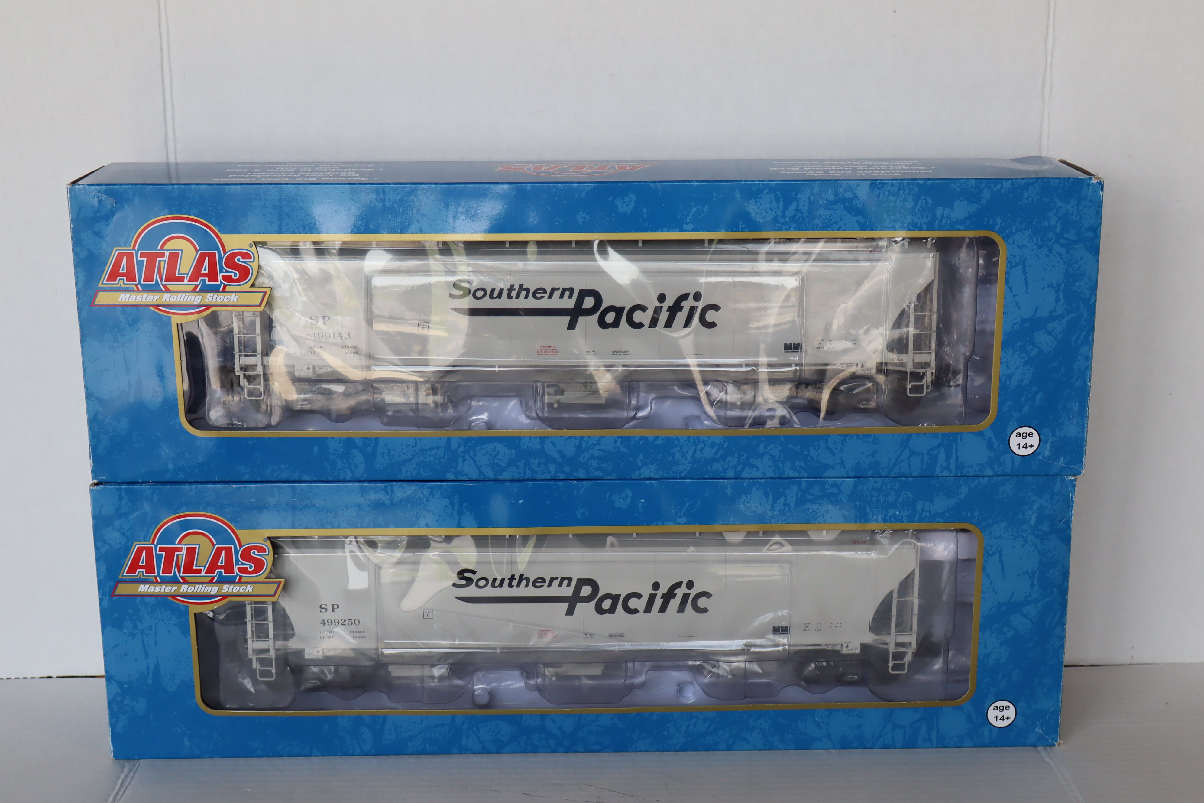 Atlas #3001138-2 & #3002138-3 Southern Pacific Trinity 5261 Covered Hopper 2 Set-Second hand-M8160