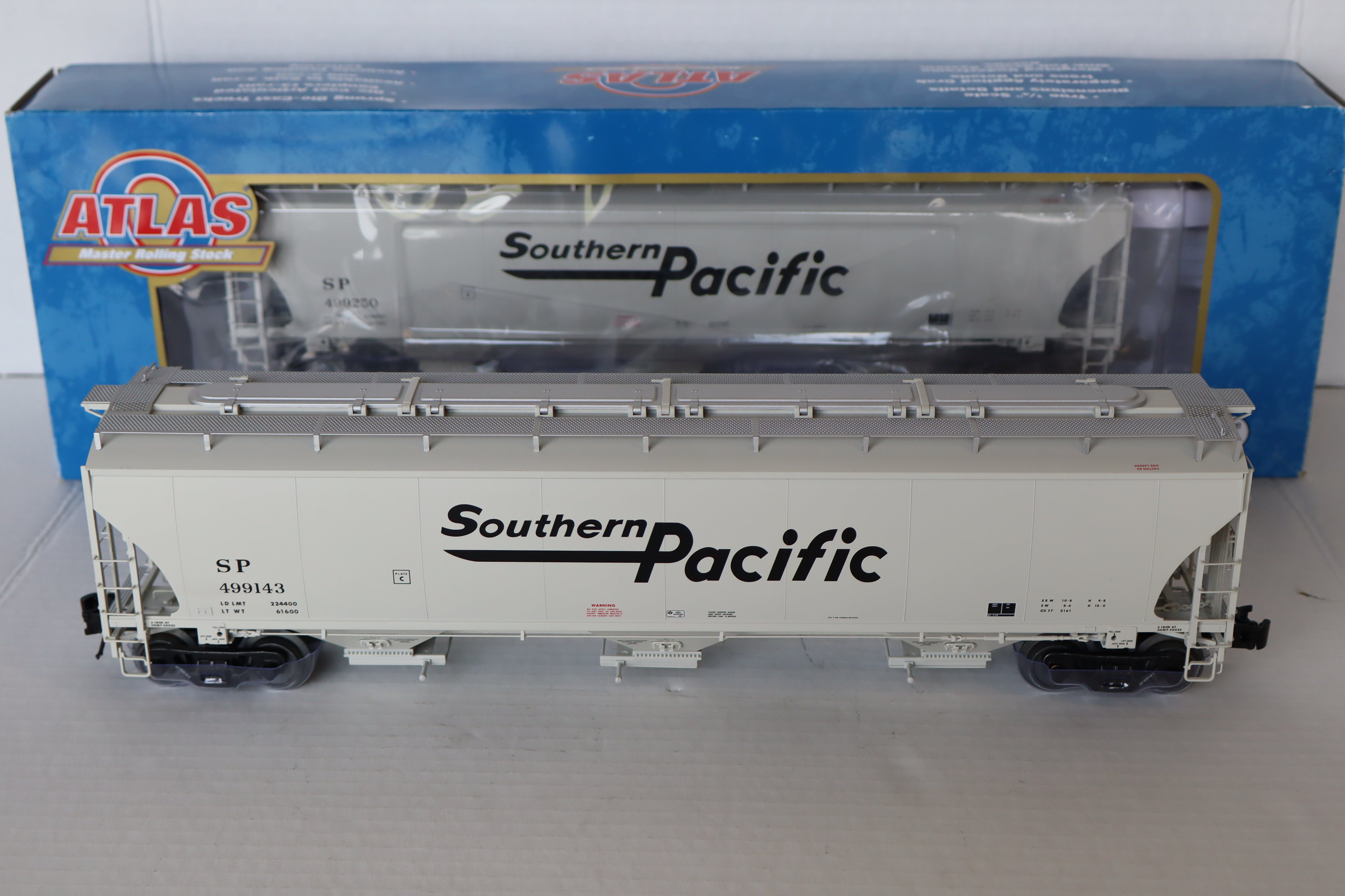 Atlas #3001138-2 & #3002138-3 Southern Pacific Trinity 5261 Covered Hopper 2 Set-Second hand-M8160