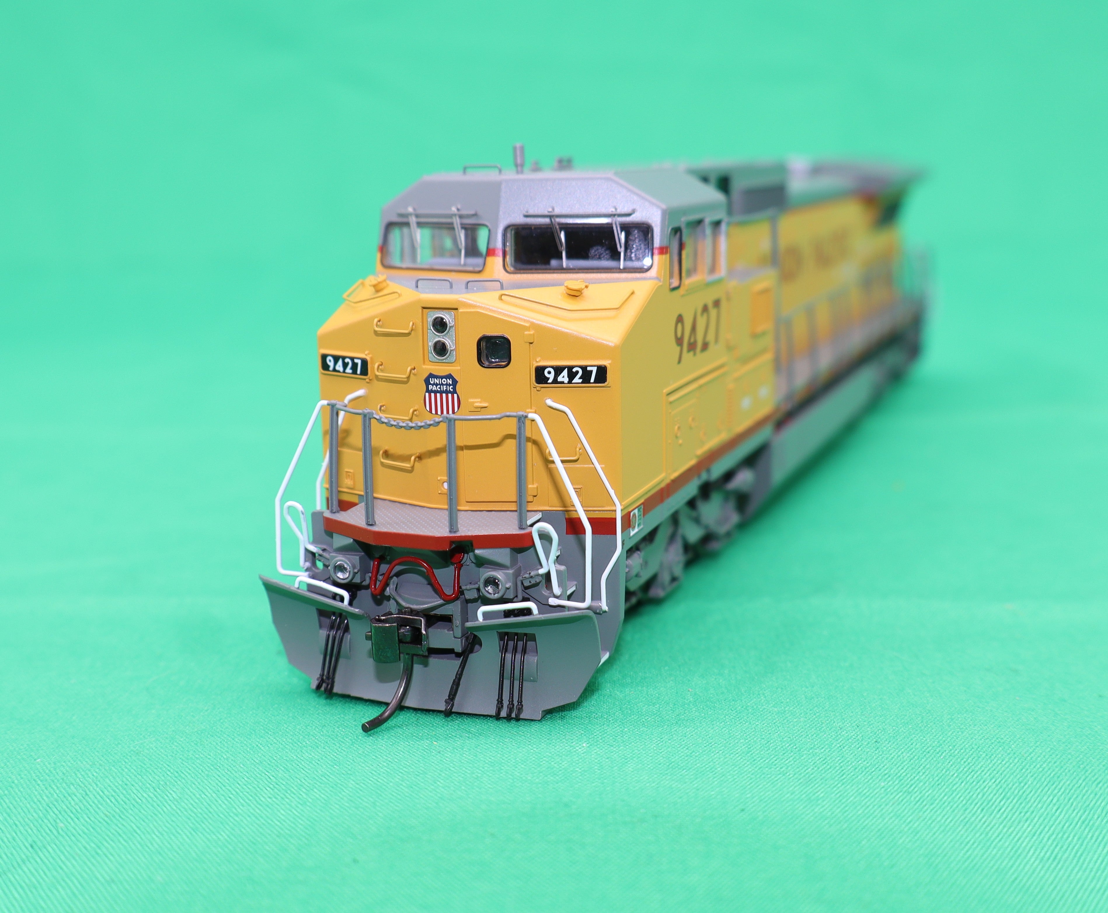Atlas HO 10004515 - Master - Gold - Dash 8-40 CW Diesel Locomotive "Union Pacific" #9427