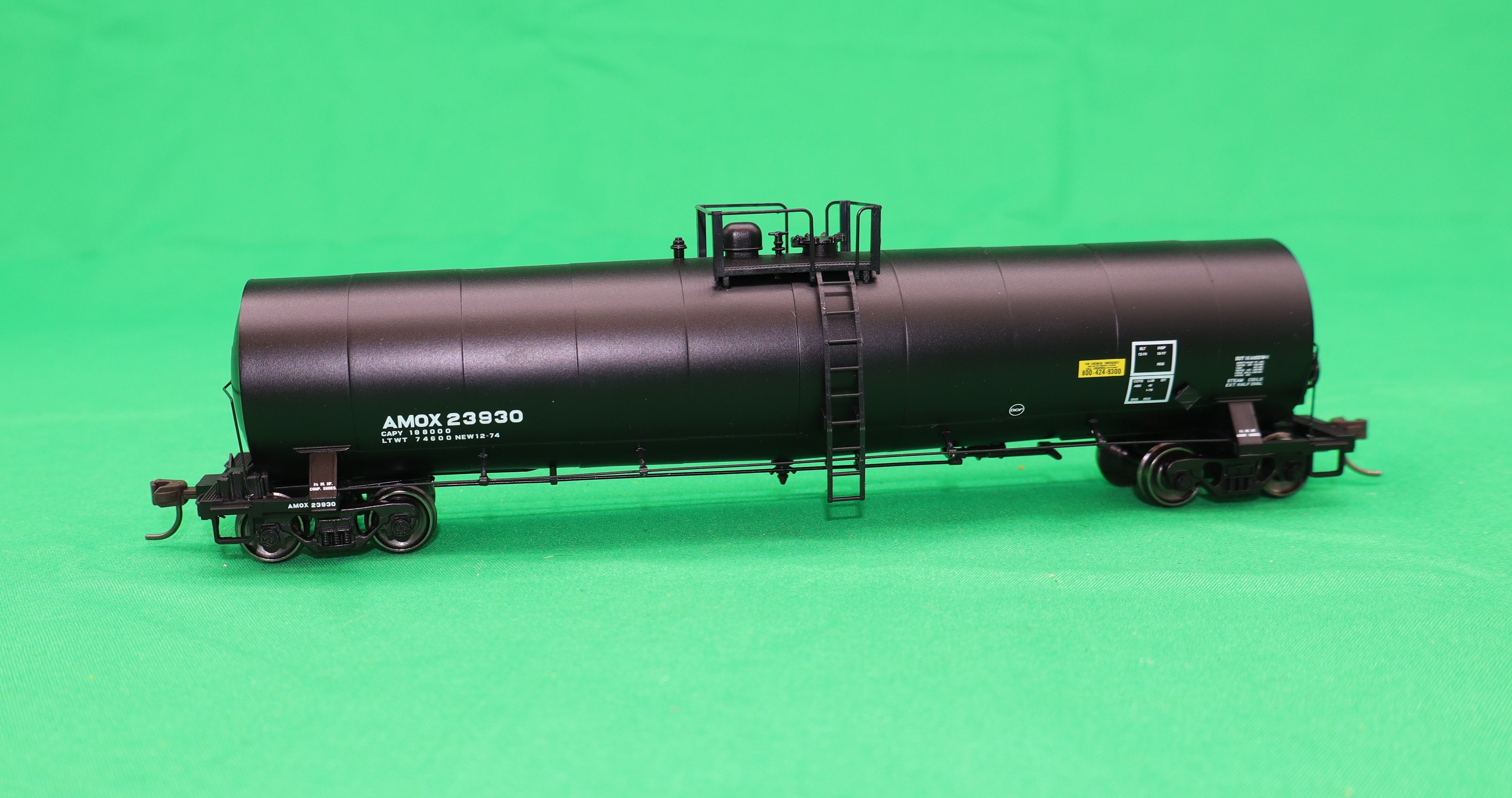 Atlas HO 20 007 612 - Master - ACF 23,500 Gallon Tank Car "AMOX" #23930