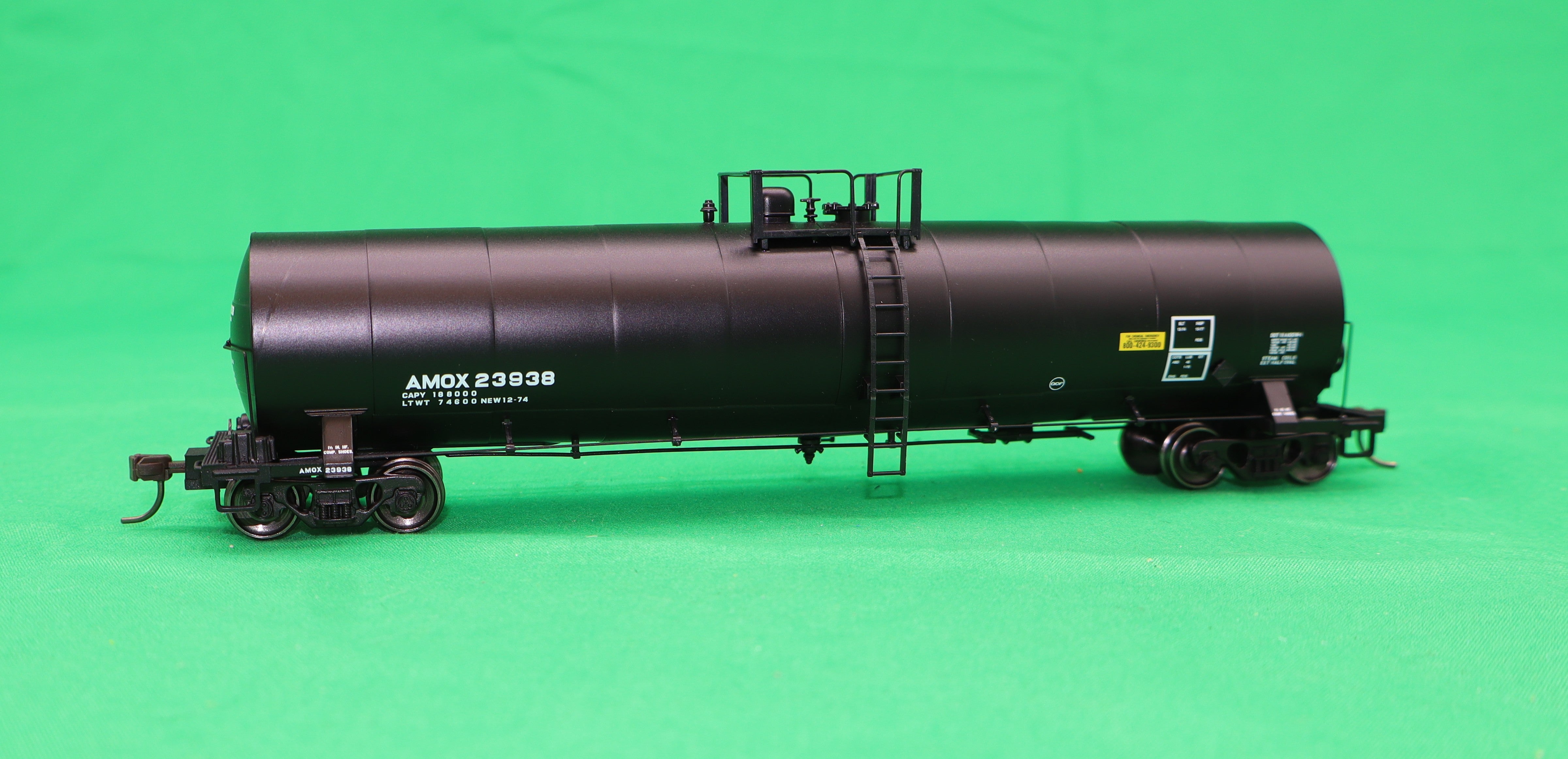 Atlas HO 20 007 613 - Master - ACF 23,500 Gallon Tank Car "AMOX" #23938