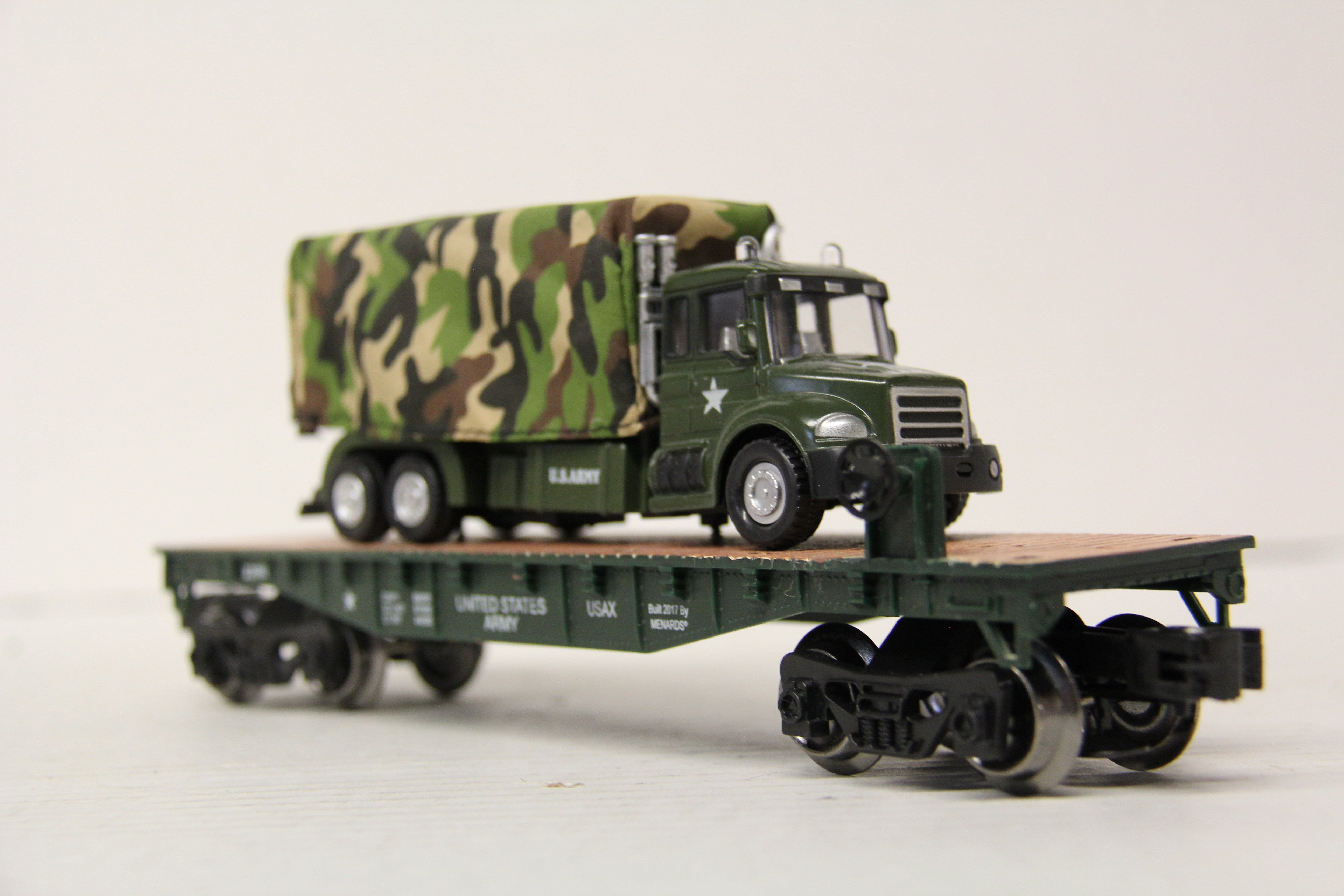 Menards #279-3476 US Army w/ Army Cargo Truck Flat Car-Second hand-M6700
