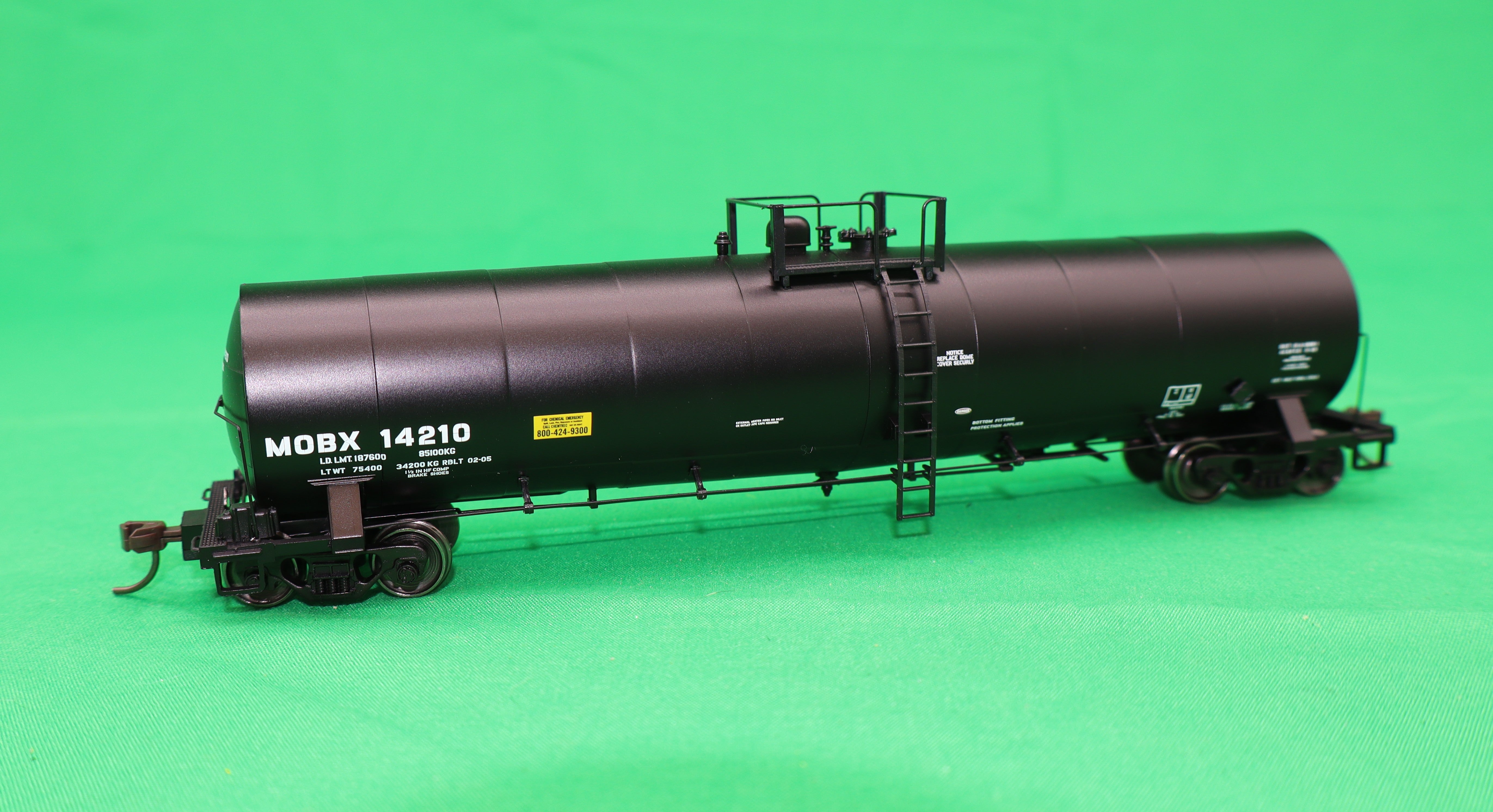 Atlas HO 20 007 614 - Master - ACF 23,500 Gallon Tank Car "Exxon Mobile" #14210 (MOBX)
