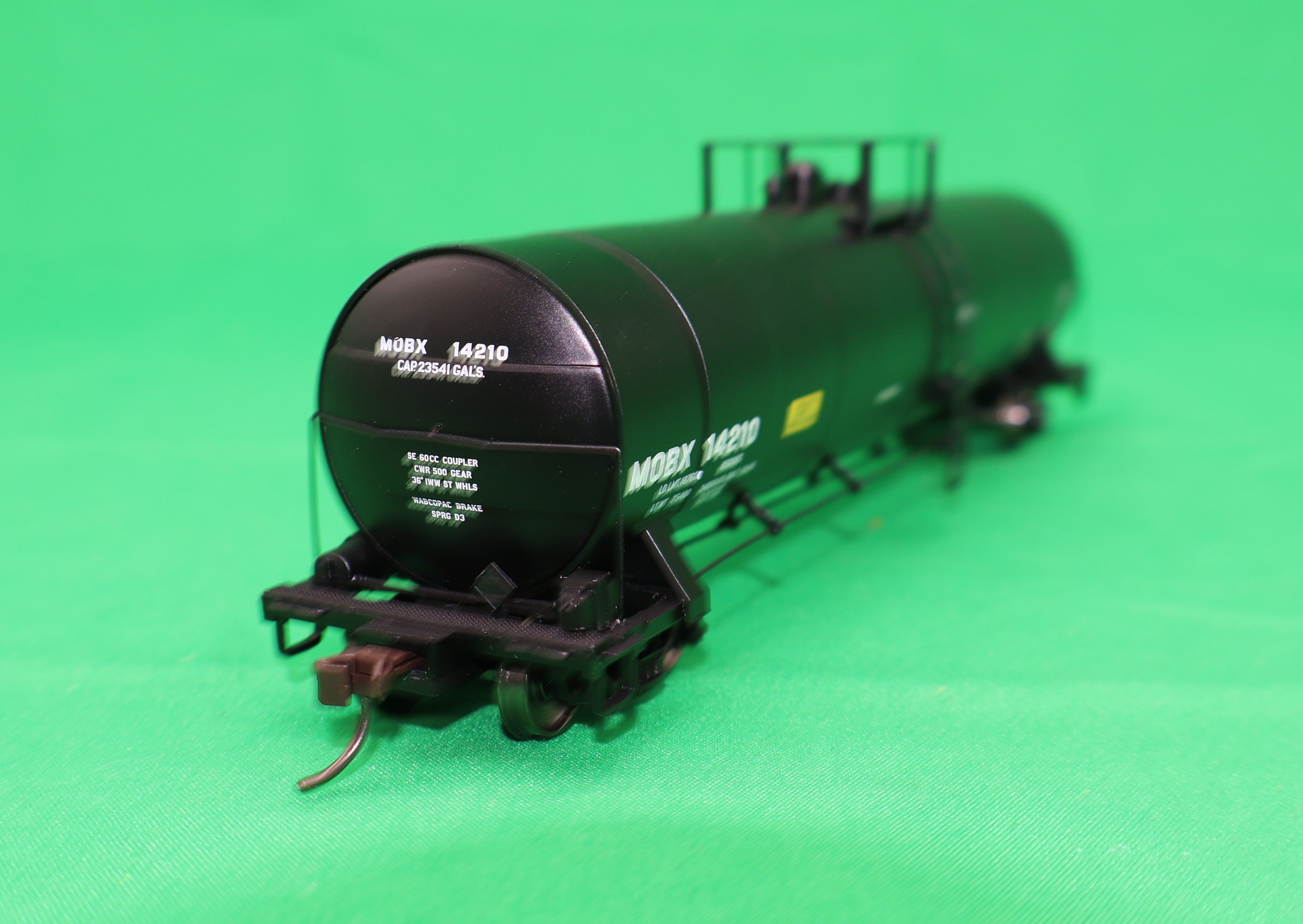 Atlas HO 20 007 614 - Master - ACF 23,500 Gallon Tank Car "Exxon Mobile" #14210 (MOBX)