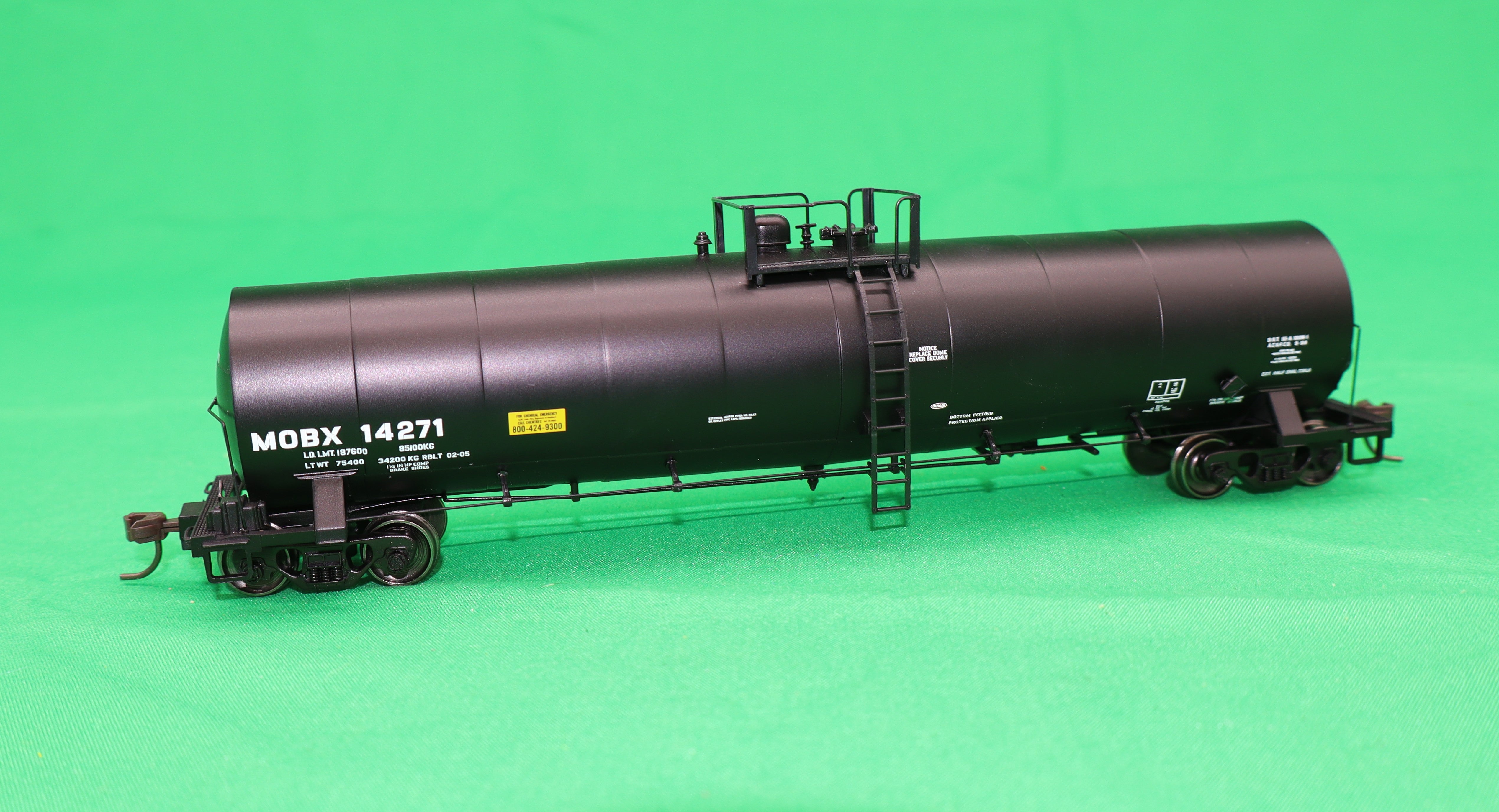 Atlas HO 20 007 615 - Master - ACF 23,500 Gallon Tank Car "Exxon Mobile" #14271 (MOBX)