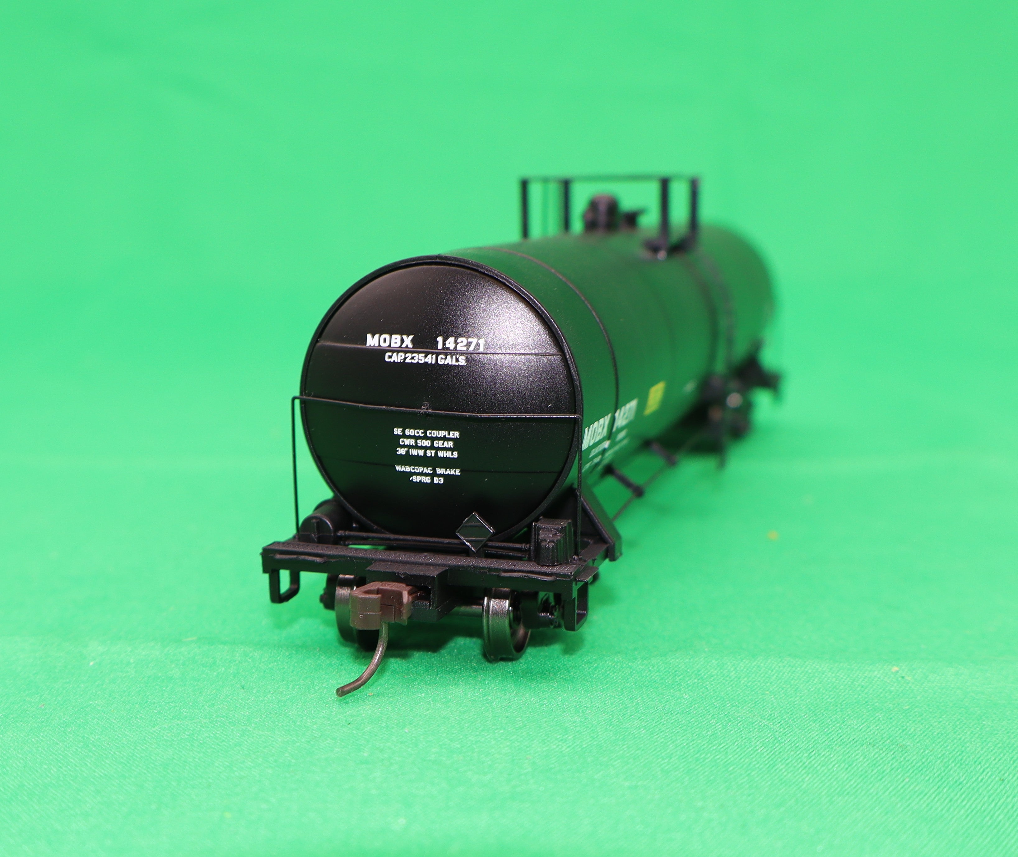 Atlas HO 20 007 615 - Master - ACF 23,500 Gallon Tank Car "Exxon Mobile" #14271 (MOBX)