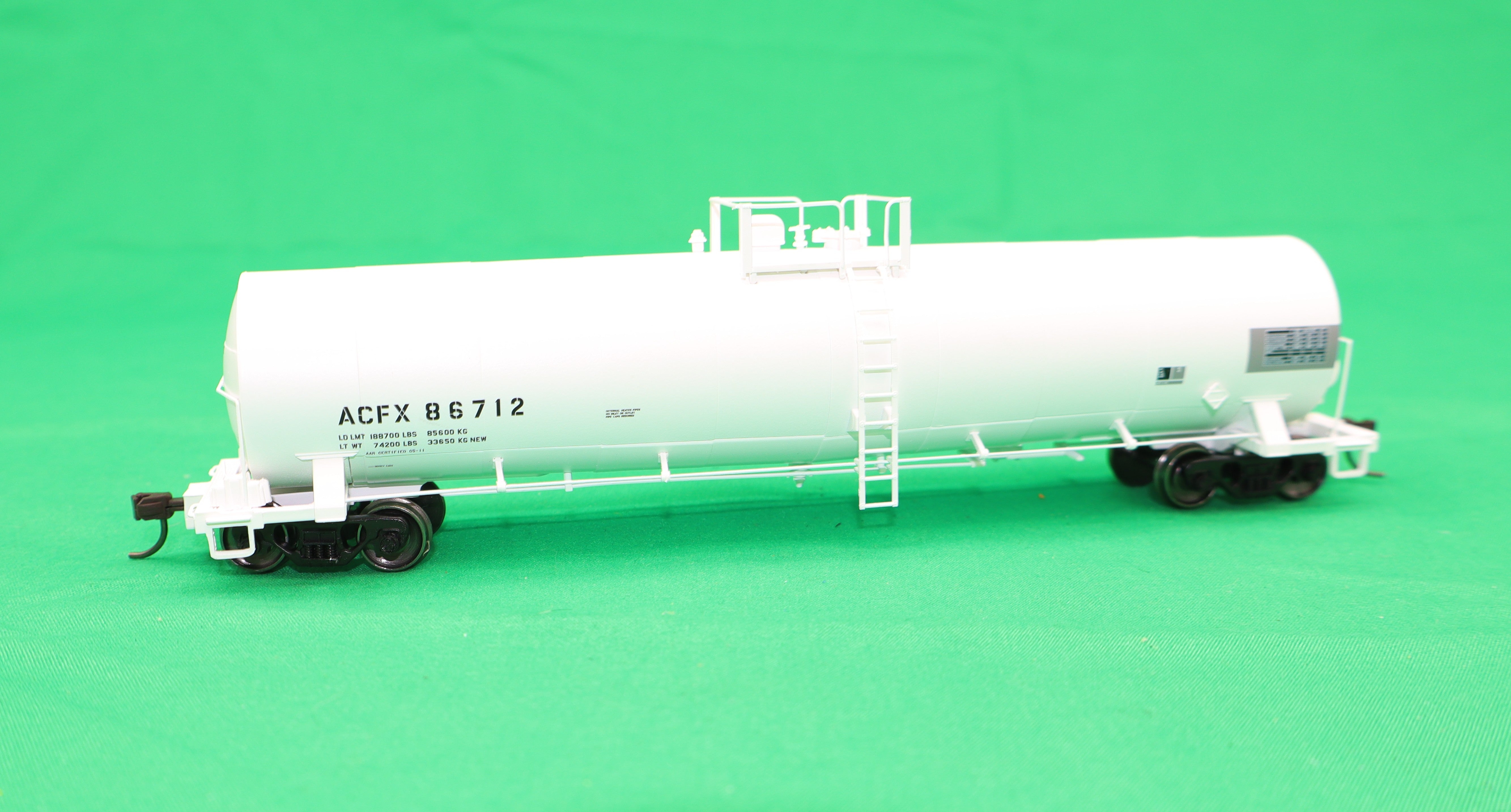 Atlas HO 20 007 621 - Master - ACF 23,500 Gallon Tank Car "ACFX" #86712