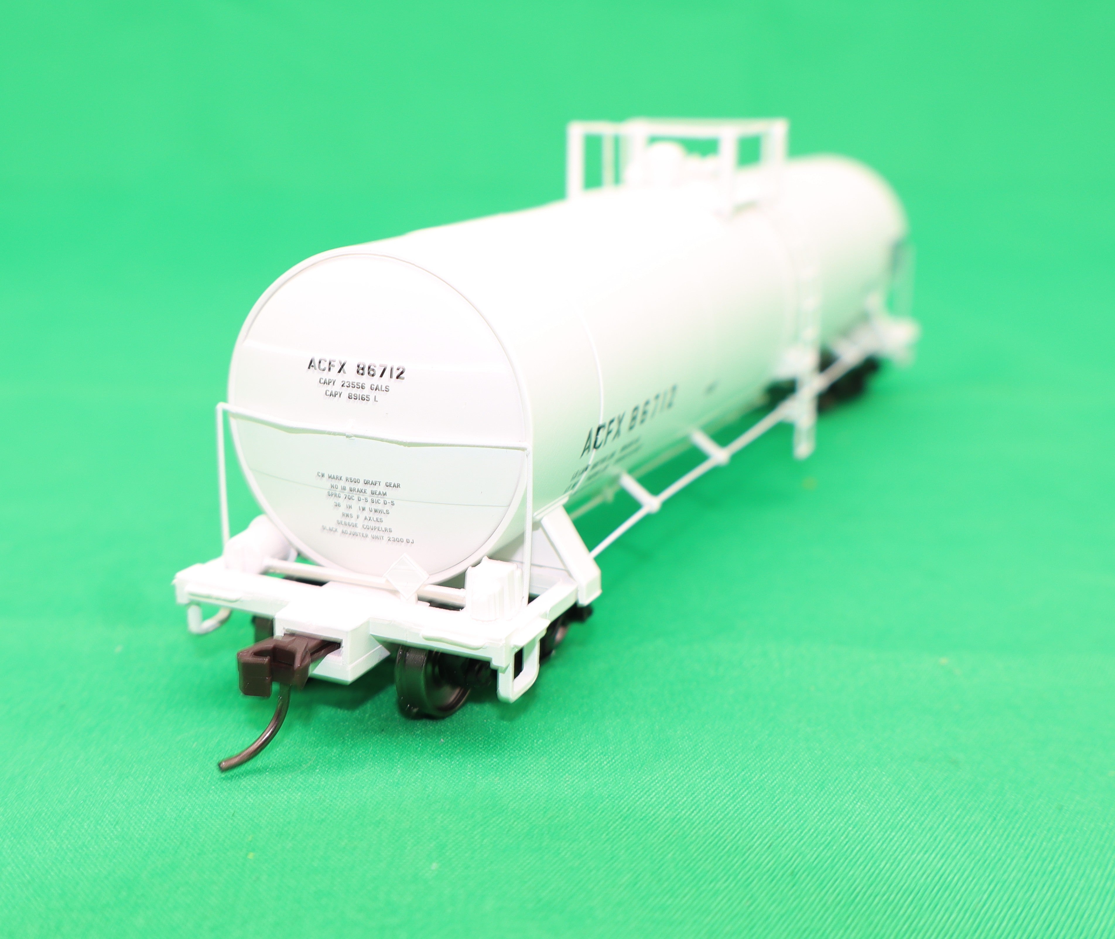 Atlas HO 20 007 621 - Master - ACF 23,500 Gallon Tank Car "ACFX" #86712