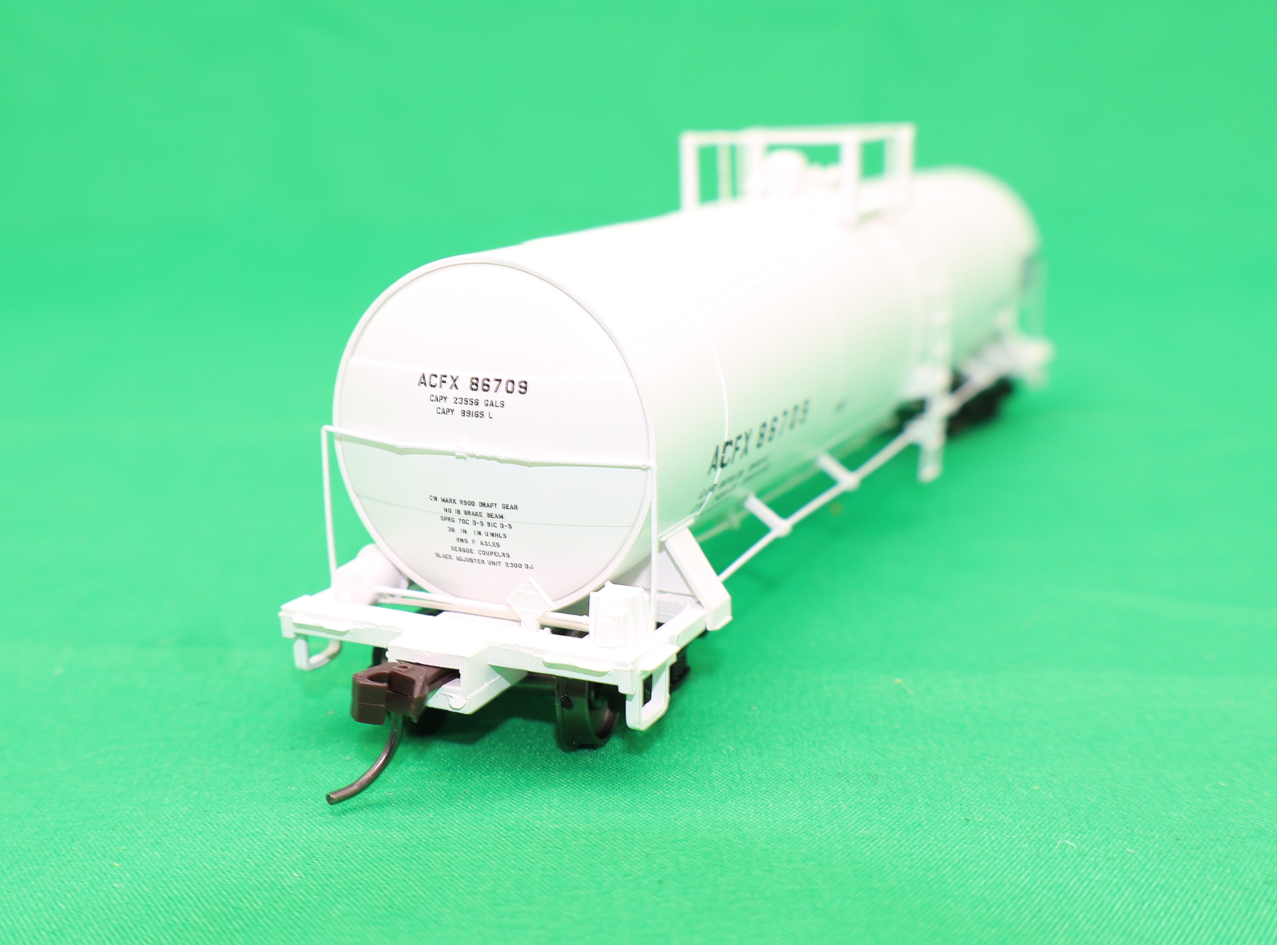 Atlas HO 20 007 622 - Master - ACF 23,500 Gallon Tank Car "ACFX" #86709