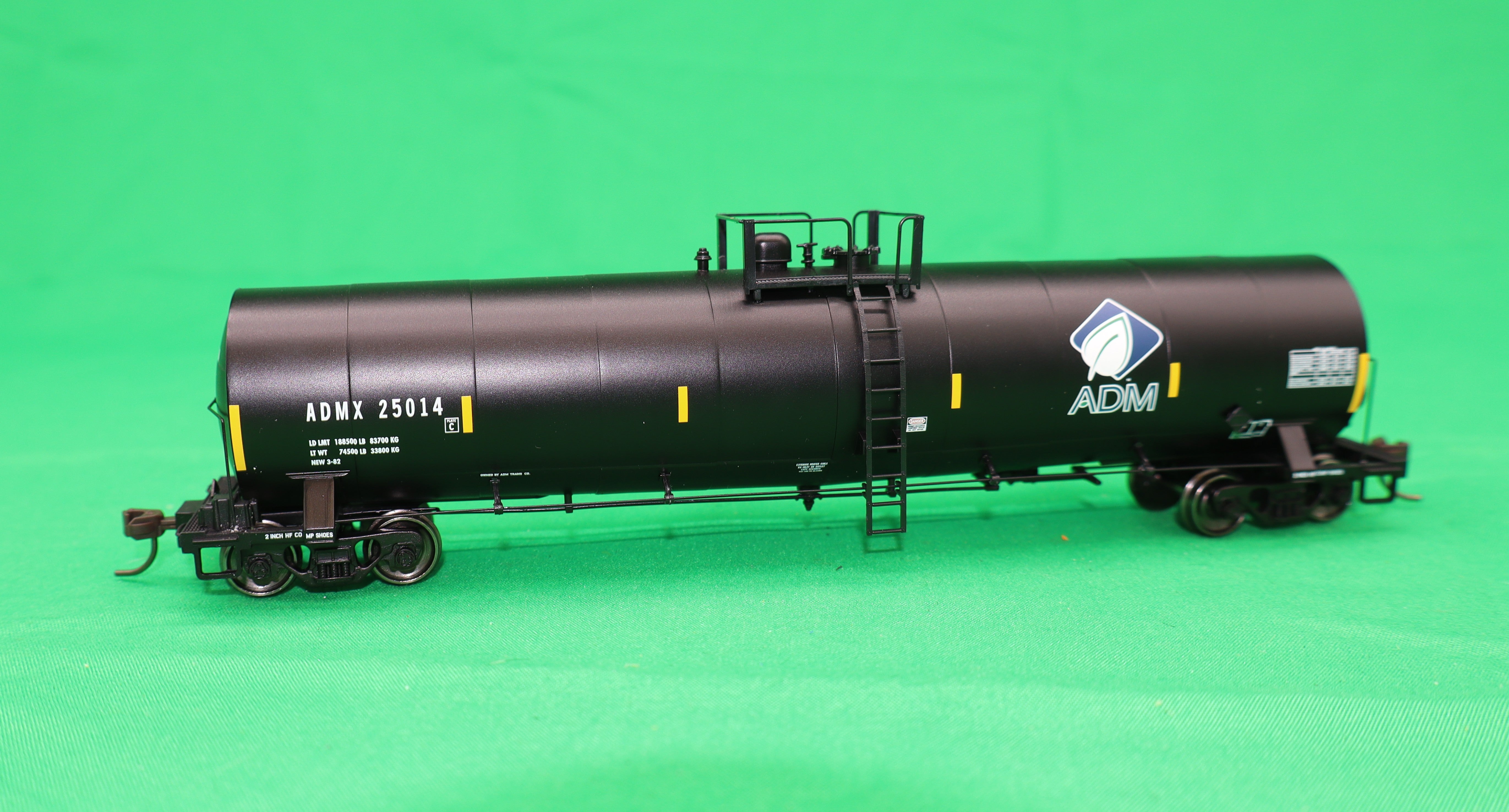 Atlas HO 20 007 623 - Master - ACF 23,500 Gallon Tank Car "ADMX" #25014 (Leaf)