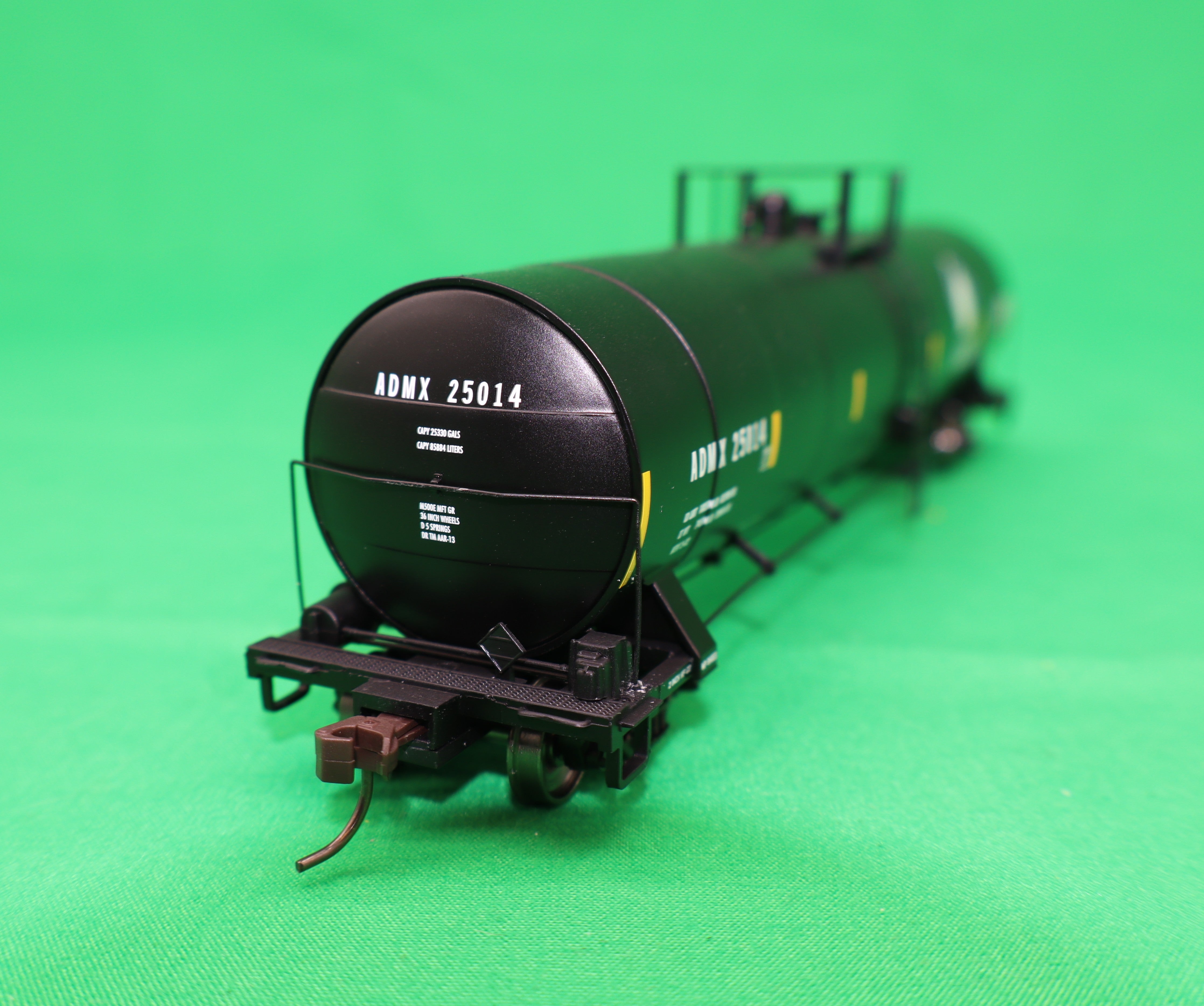 Atlas HO 20 007 623 - Master - ACF 23,500 Gallon Tank Car "ADMX" #25014 (Leaf)