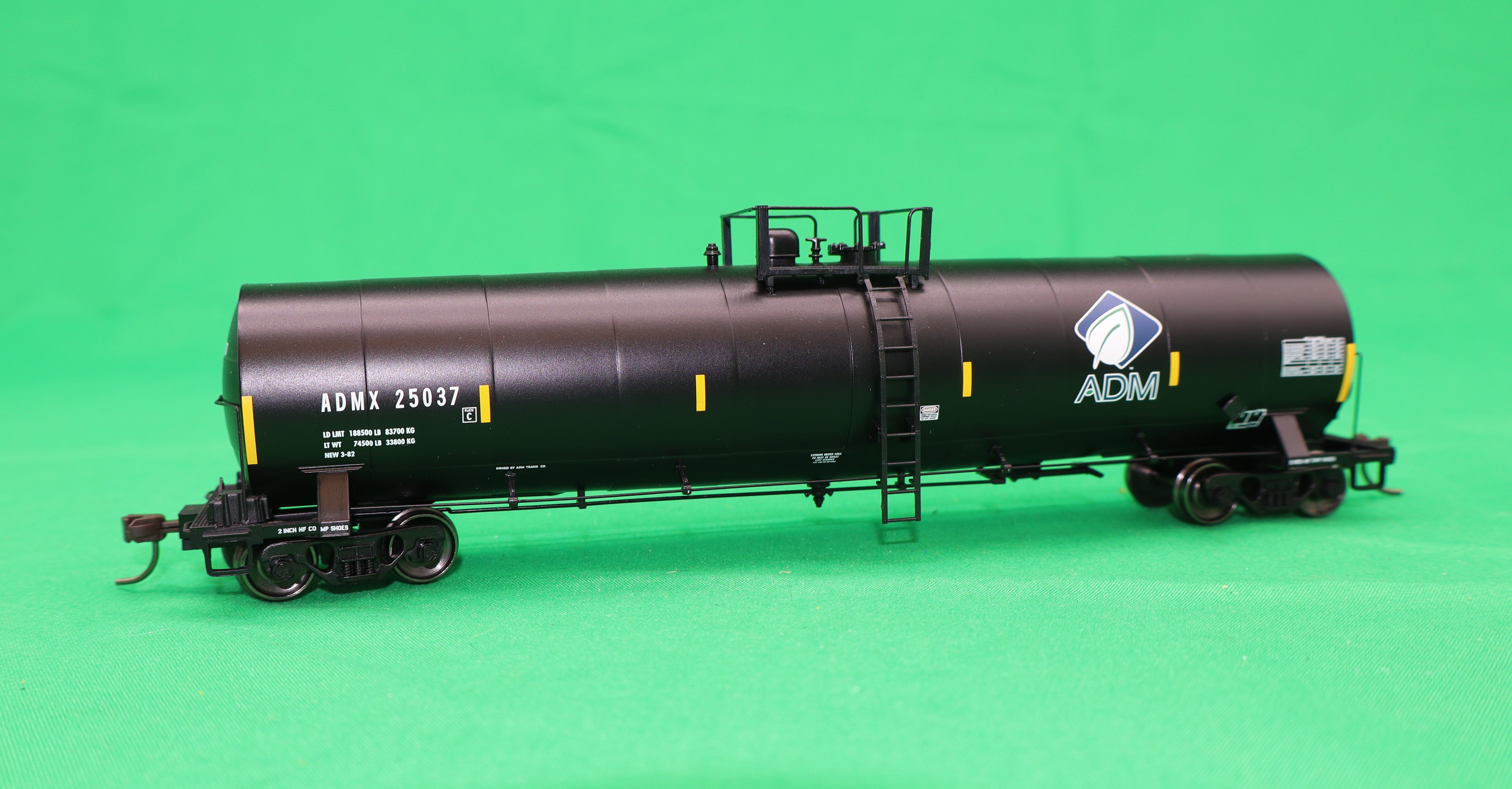 Atlas HO 20 007 625 - Master - ACF 23,500 Gallon Tank Car "ADMX" #25037 (Leaf)